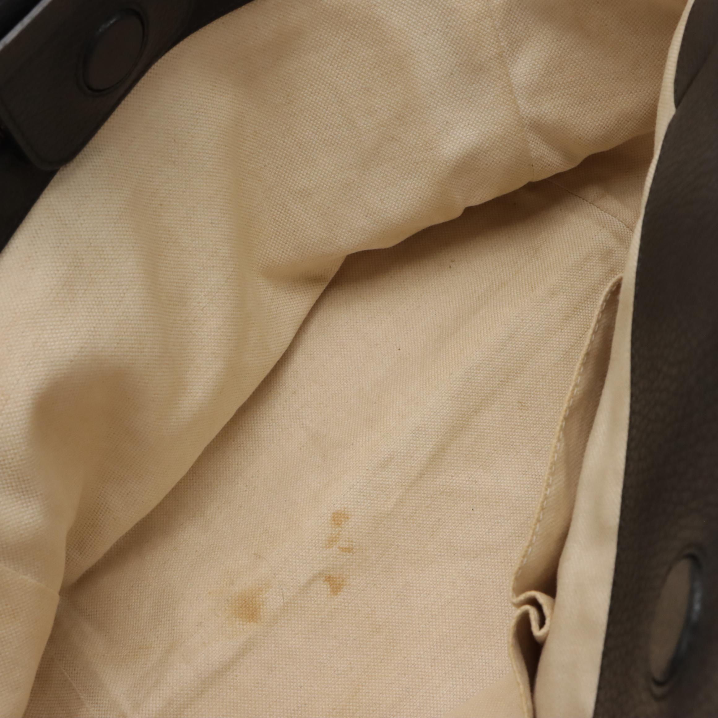 Gucci Medium Swing Tote in Grained Leather