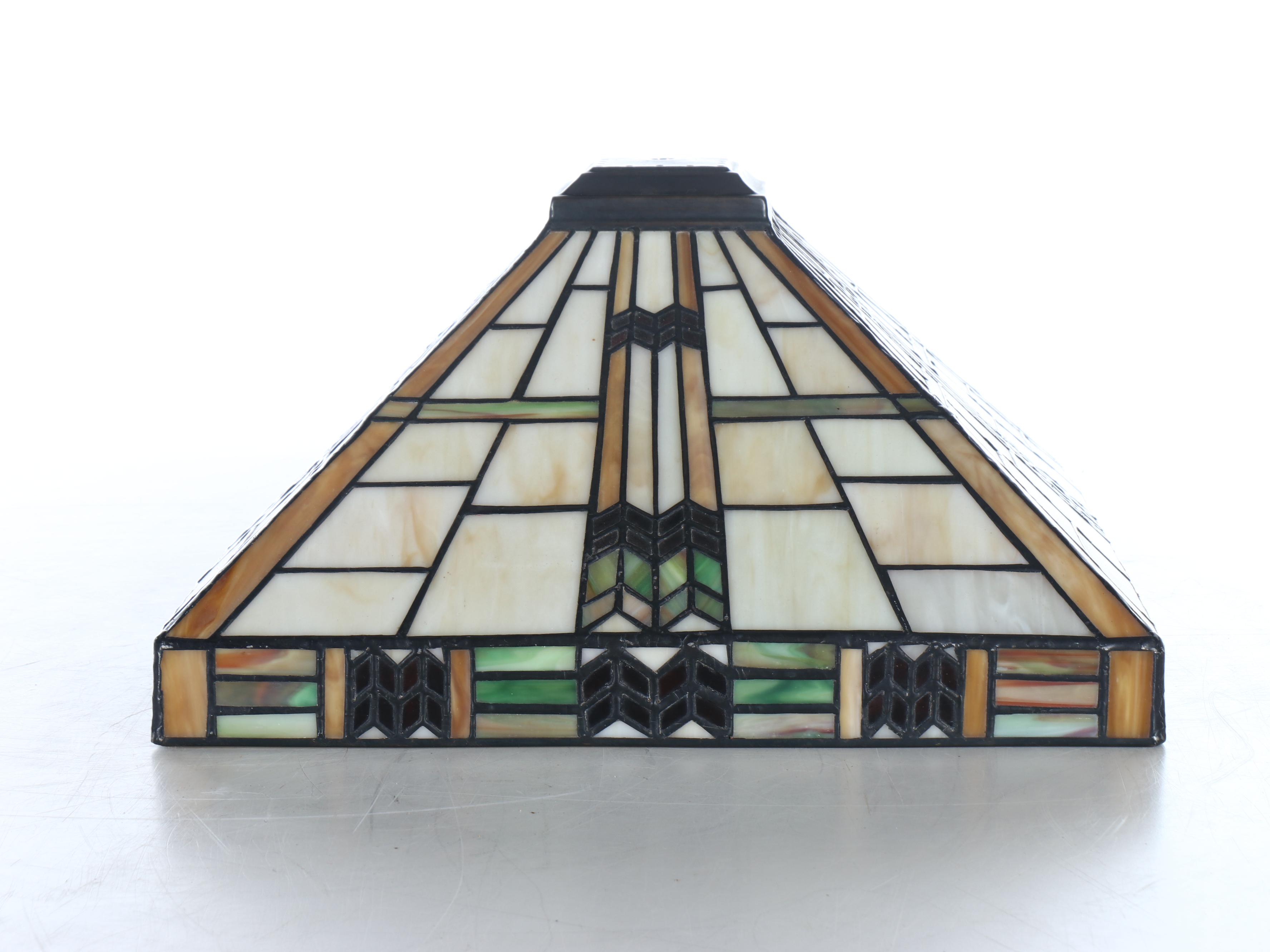 Quoizel Geometric Slag Glass Table Lamp