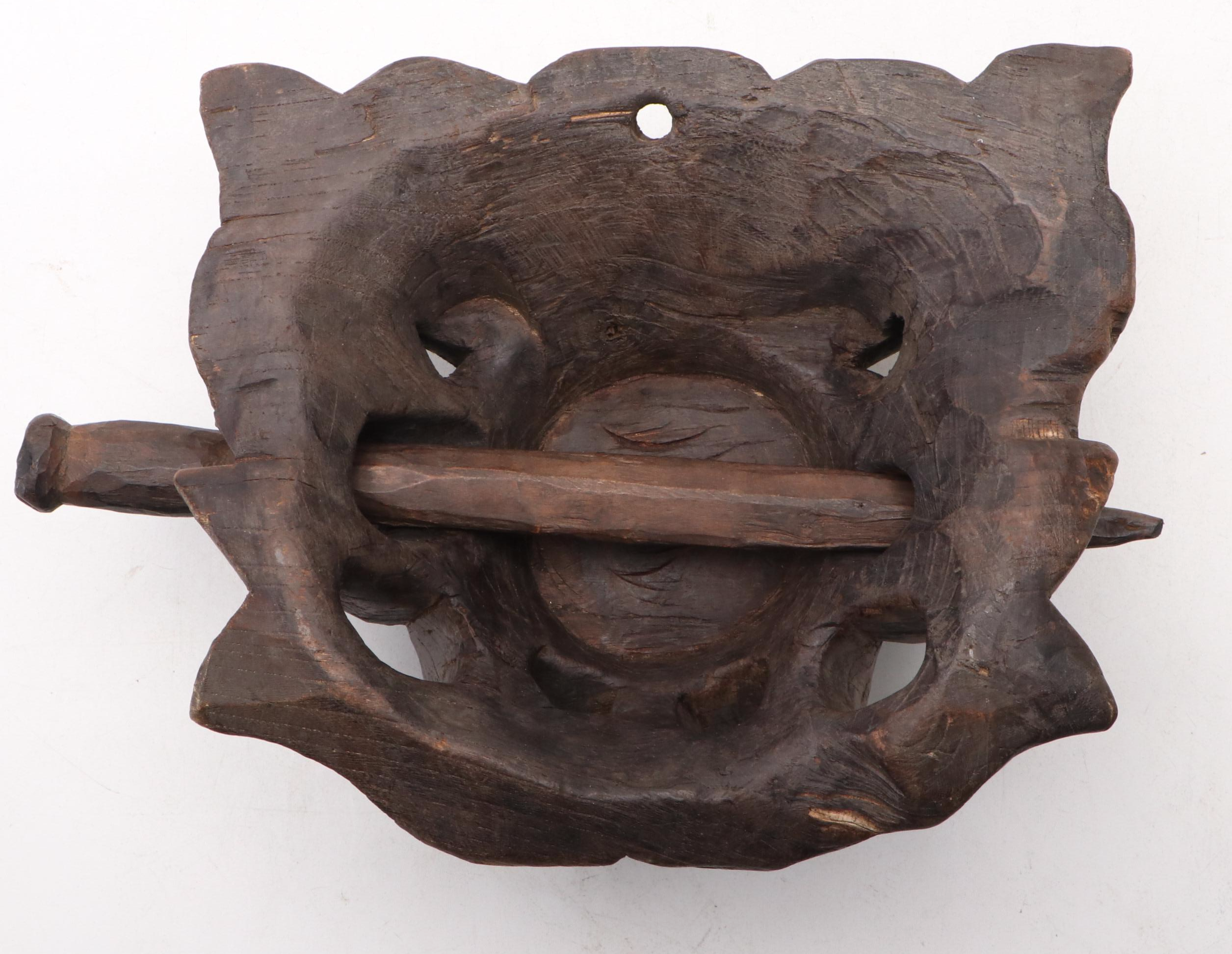 Chinese Handmade Wood Nuo Mask and Beijing Opera Scene Lacquerware Plates