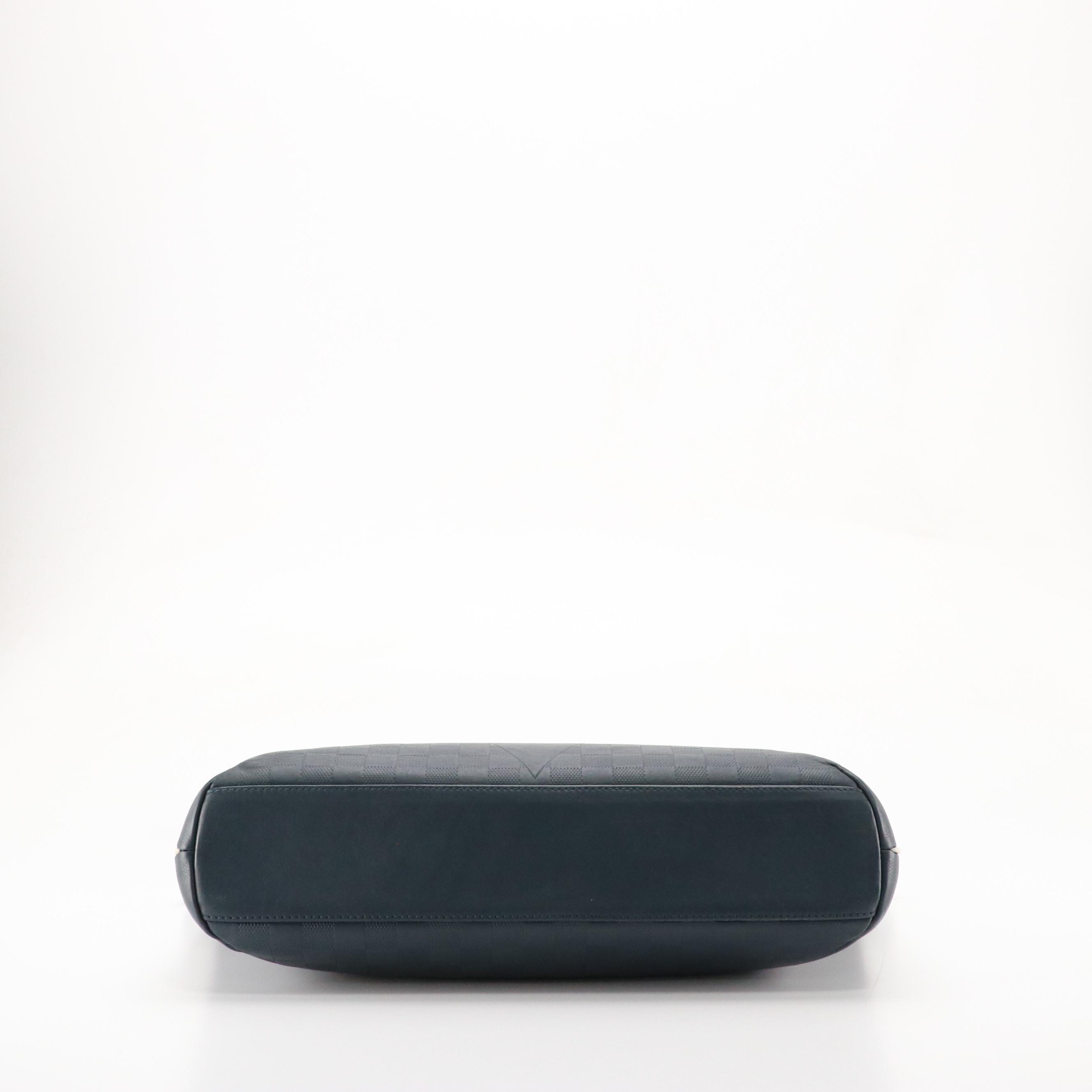 Louis Vuitton 2017 America's Cup Mick Messenger Bag in Damier Infini Leather