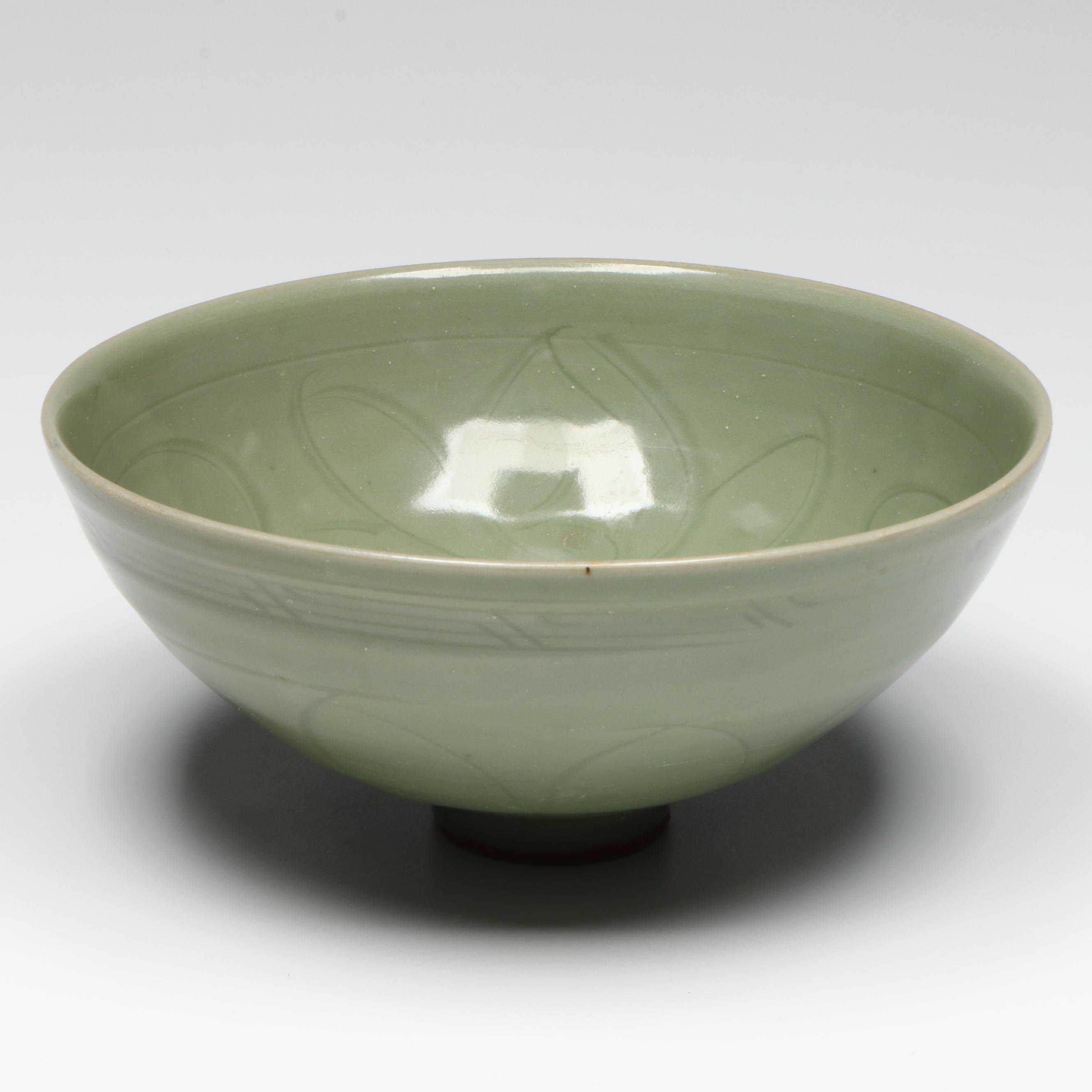 Chinese Ming Dynasty Longquan Celadon Bowl