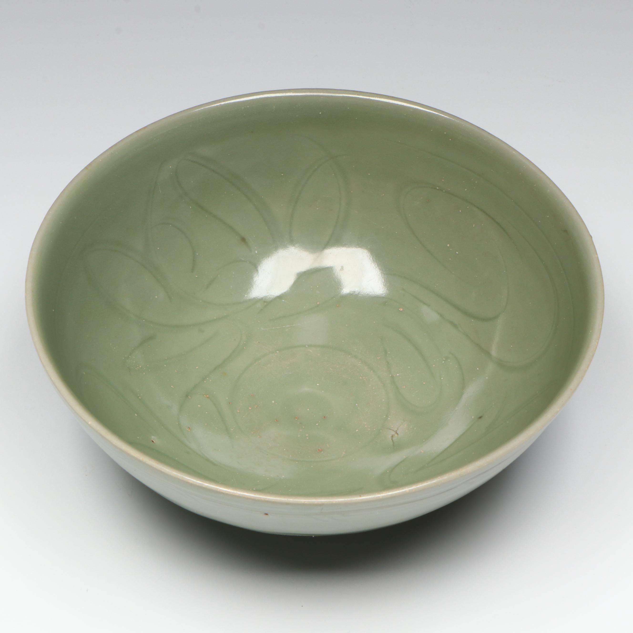 Chinese Ming Dynasty Longquan Celadon Bowl
