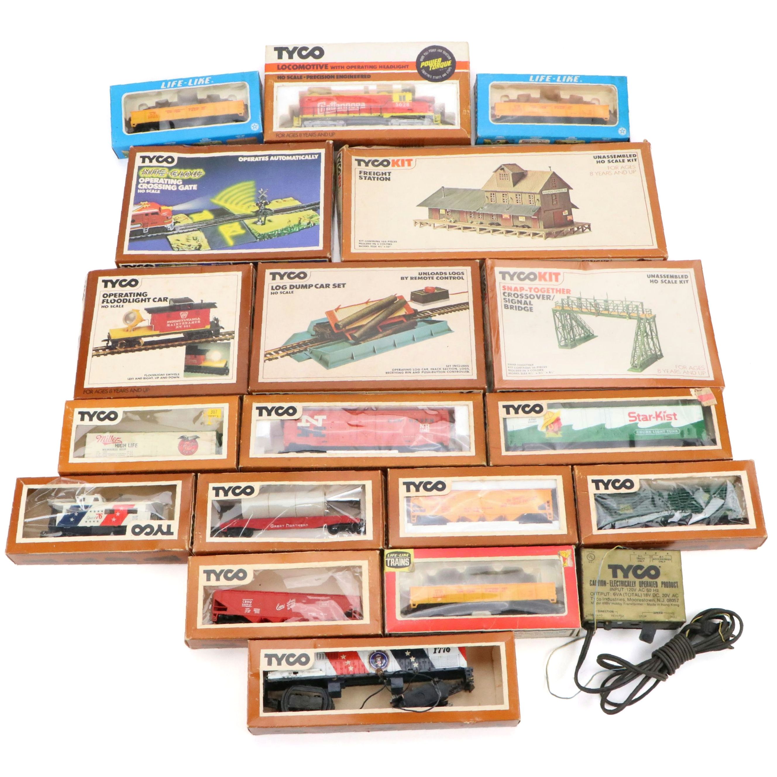 Tyco HO Scale Train Cars and Accessories, Late 20th Century