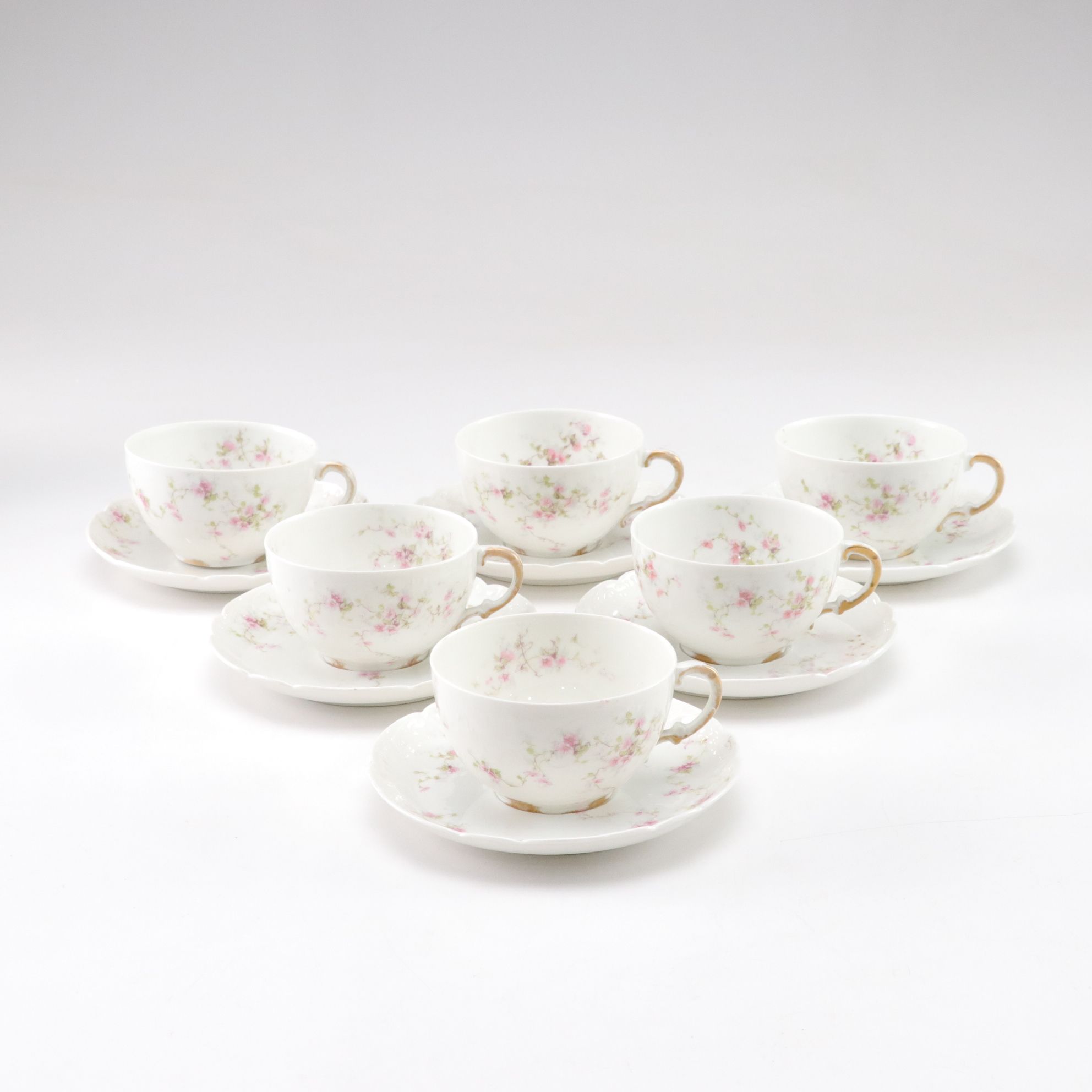 Theodore Haviland Porcelain Dinner Service for Siz