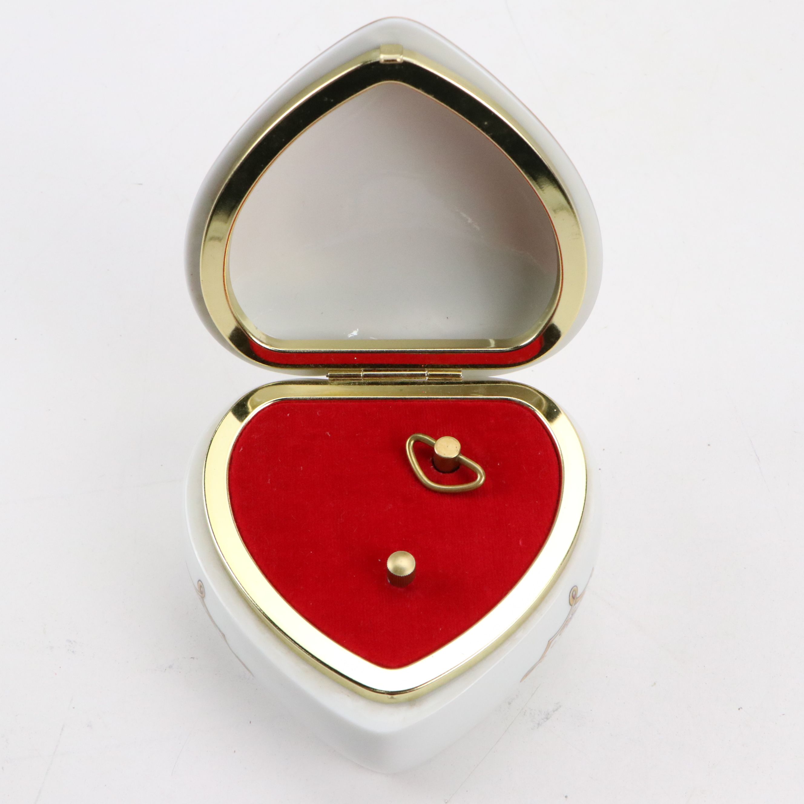 Wedgwood "Icing" Bone China Lidded Dish with Other Teapots and Décor