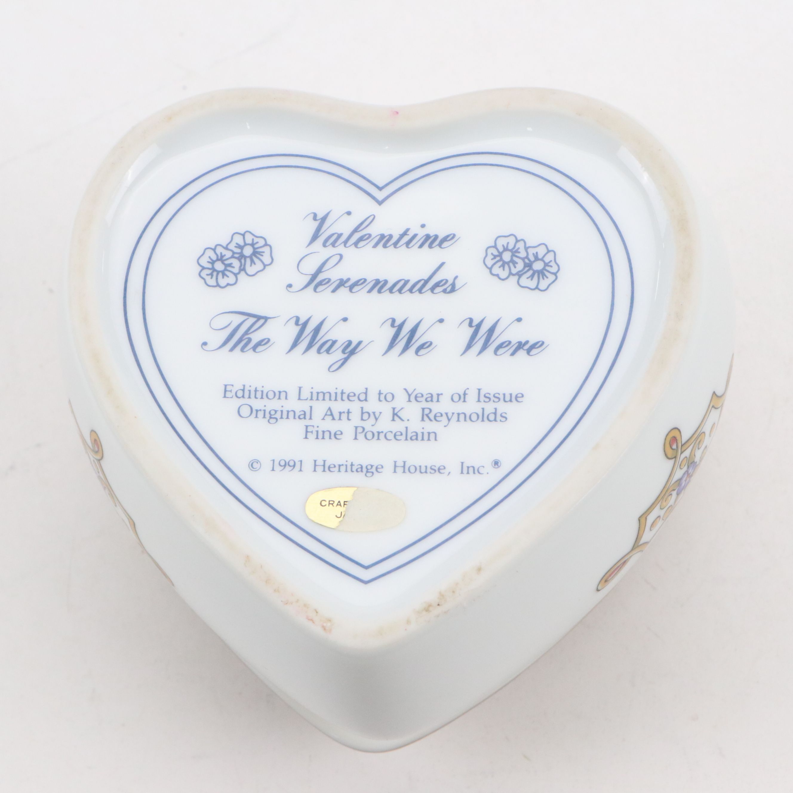 Wedgwood "Icing" Bone China Lidded Dish with Other Teapots and Décor