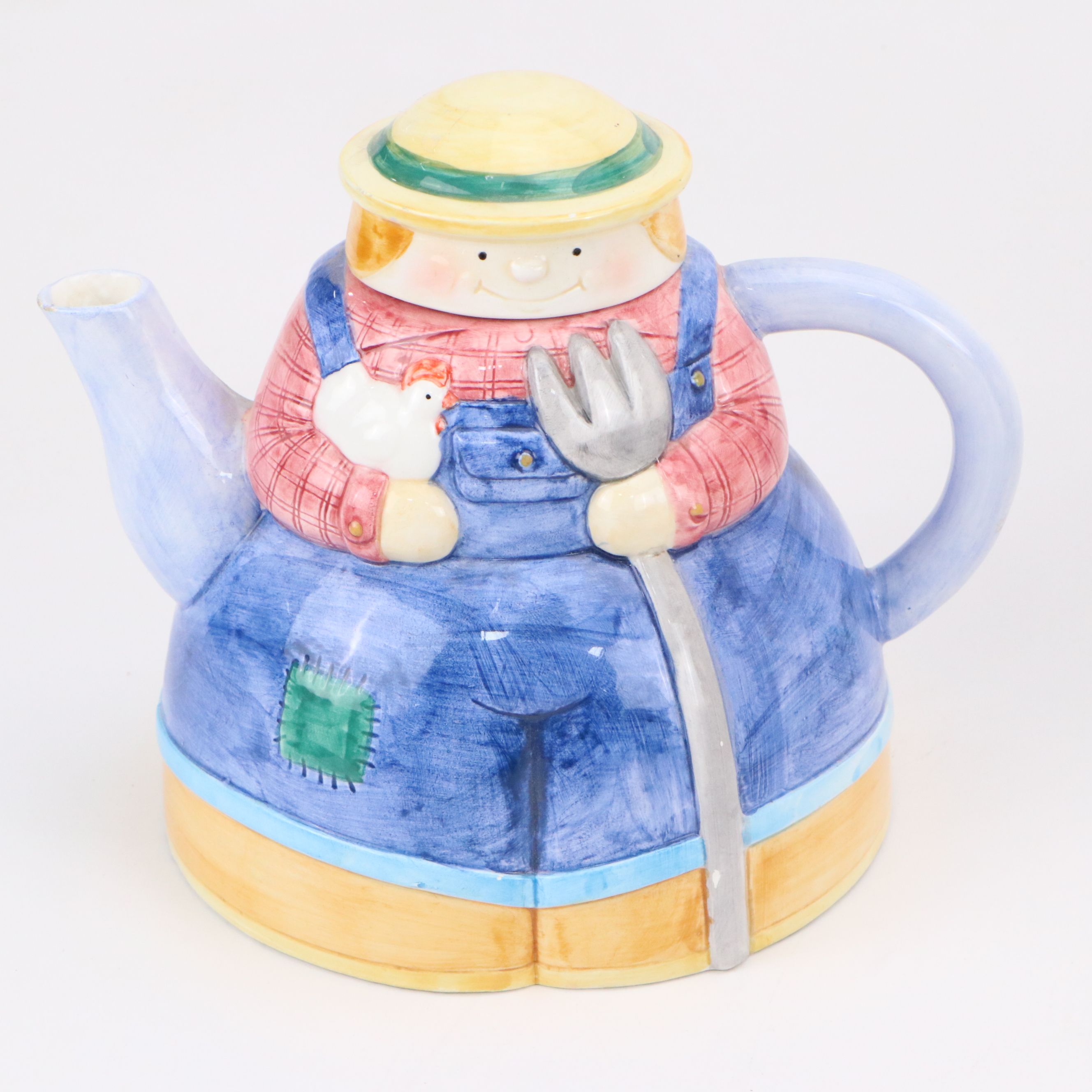 Wedgwood "Icing" Bone China Lidded Dish with Other Teapots and Décor