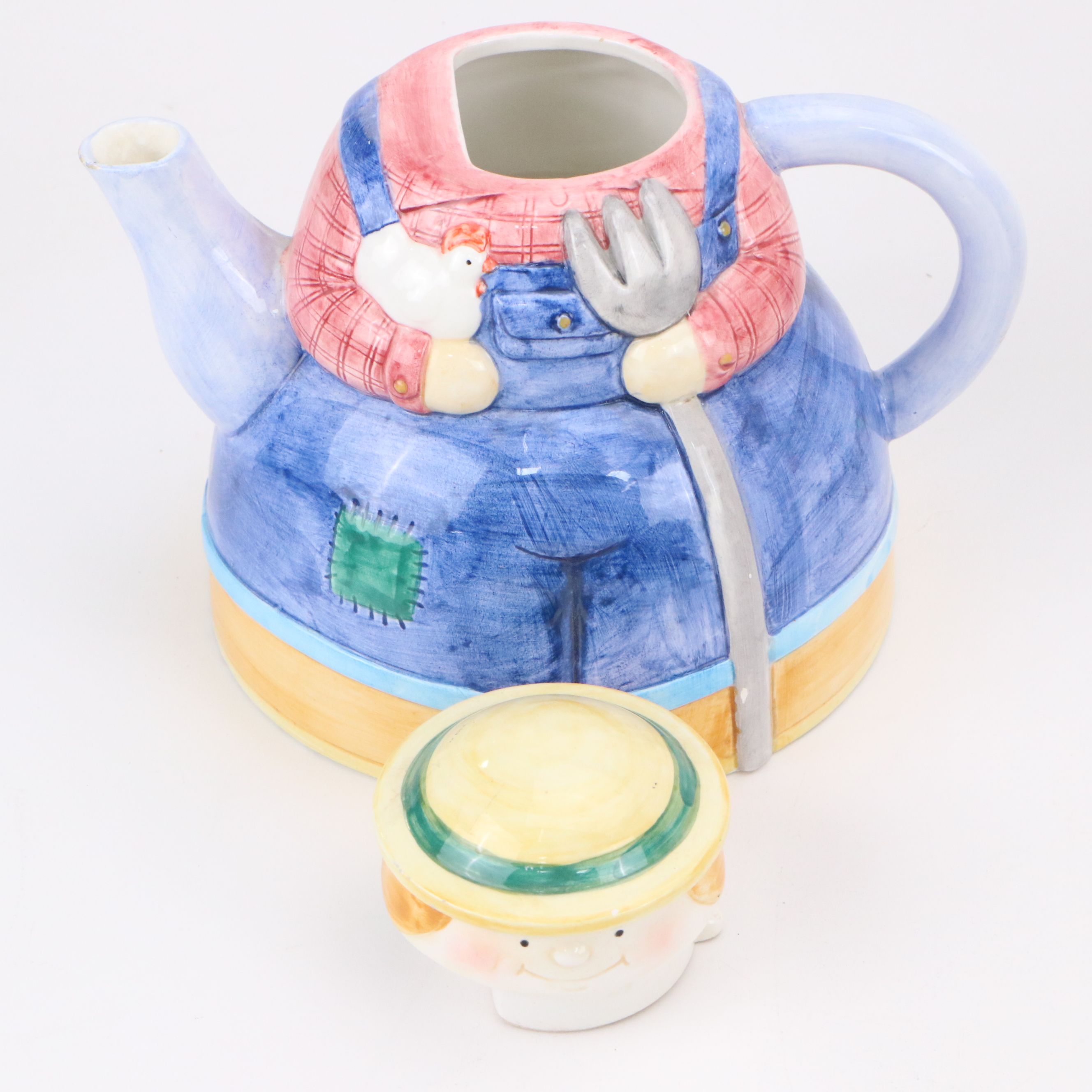 Wedgwood "Icing" Bone China Lidded Dish with Other Teapots and Décor