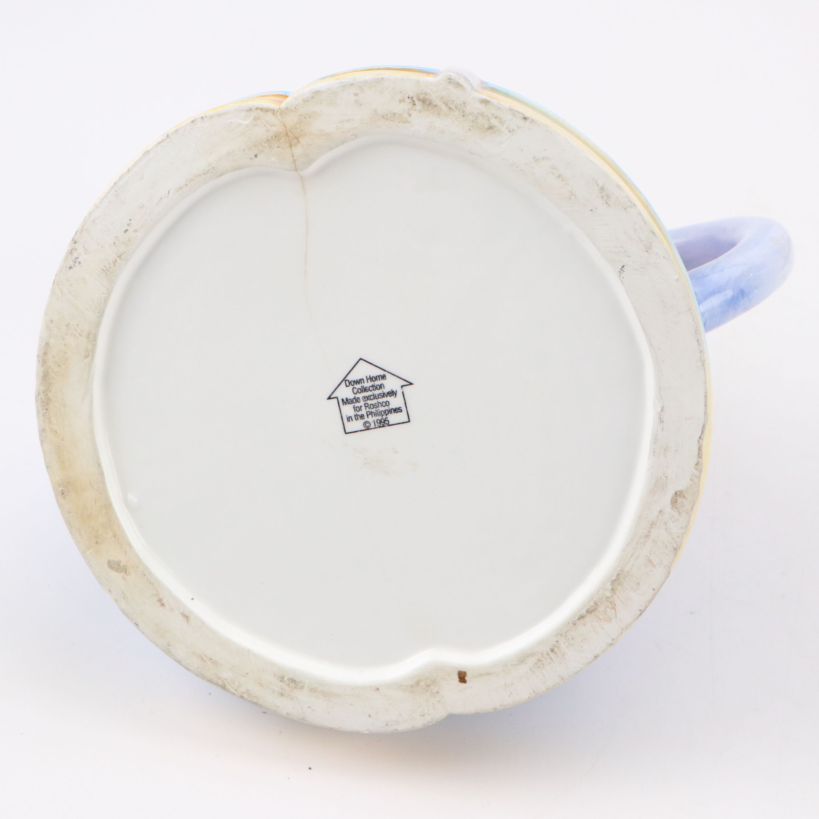 Wedgwood "Icing" Bone China Lidded Dish with Other Teapots and Décor