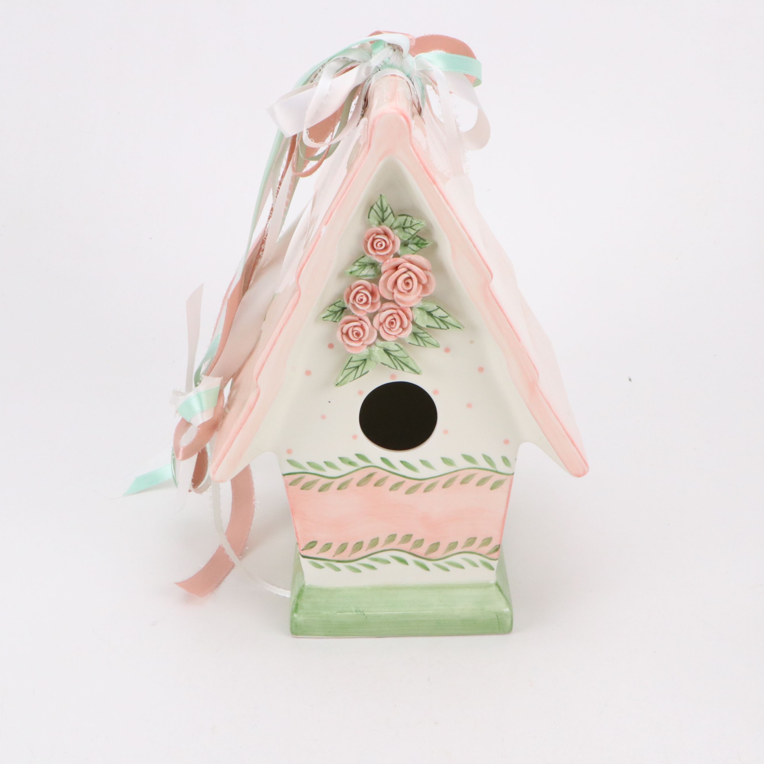 Wedgwood "Icing" Bone China Lidded Dish with Other Teapots and Décor