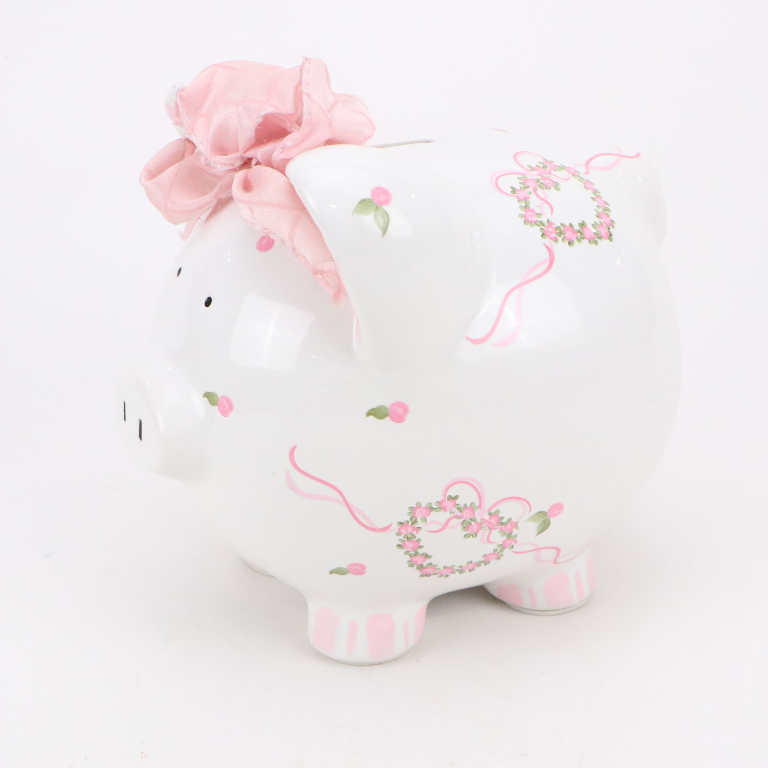 Wedgwood "Icing" Bone China Lidded Dish with Other Teapots and Décor