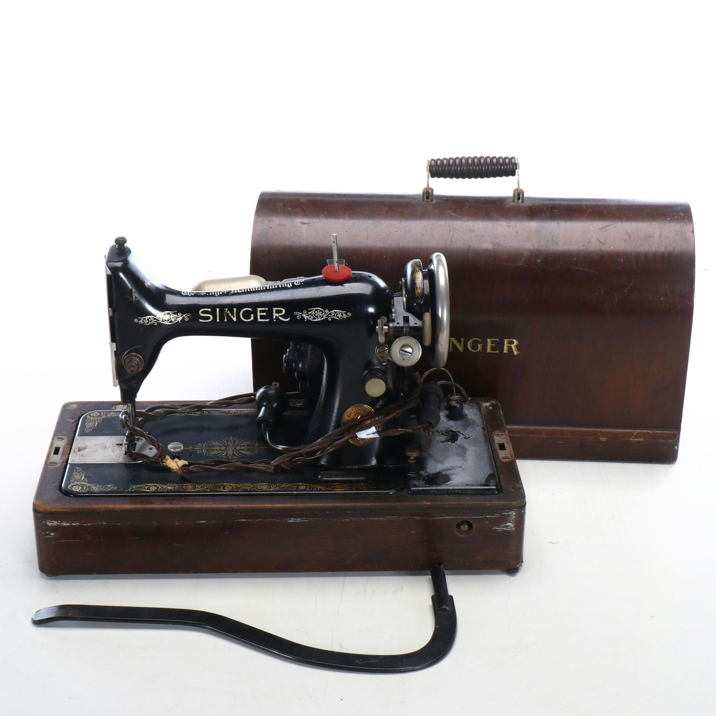 Singer Sewing Machine with Wooden Case, Early 20th Century