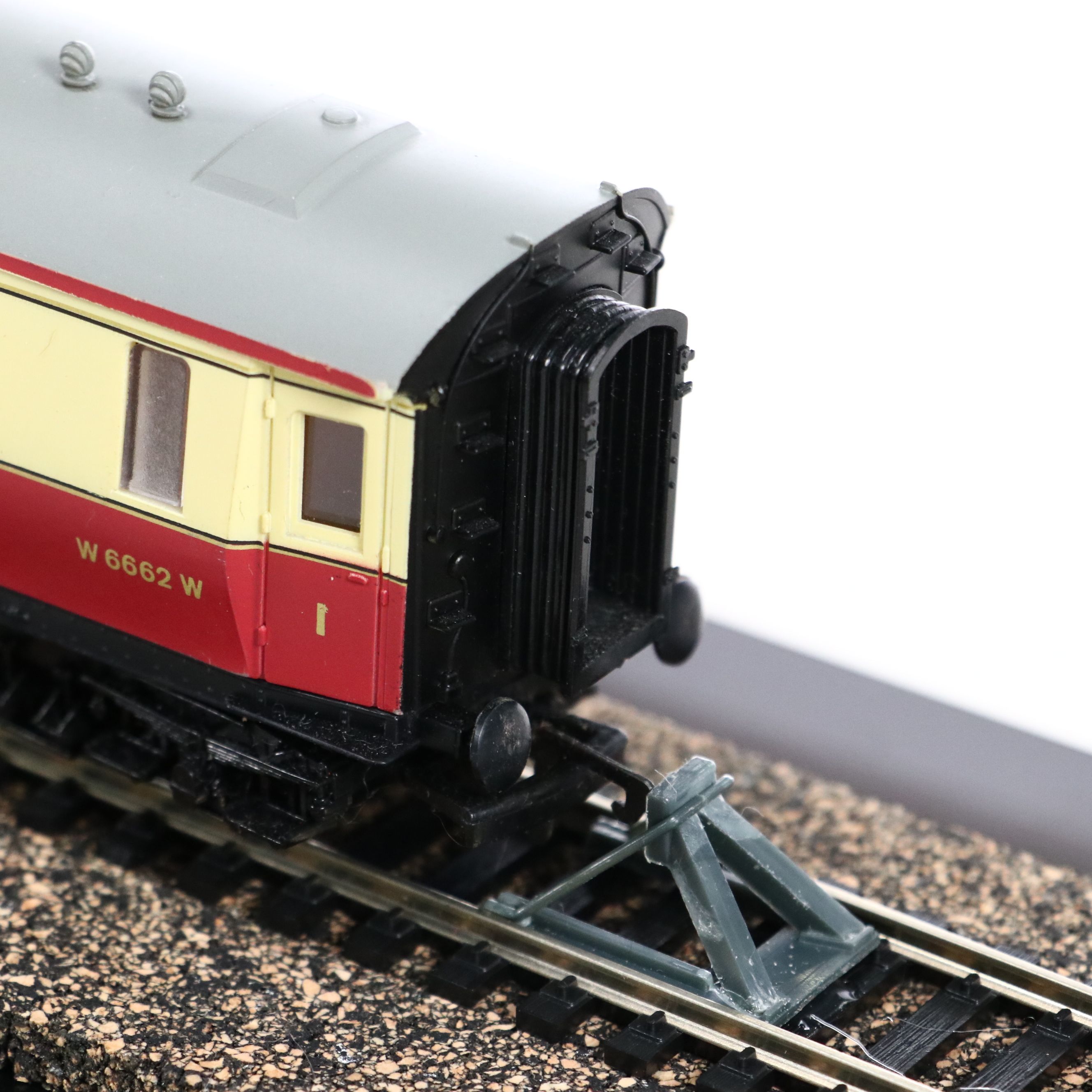Hornby "Collett" Train Cars with Display Case