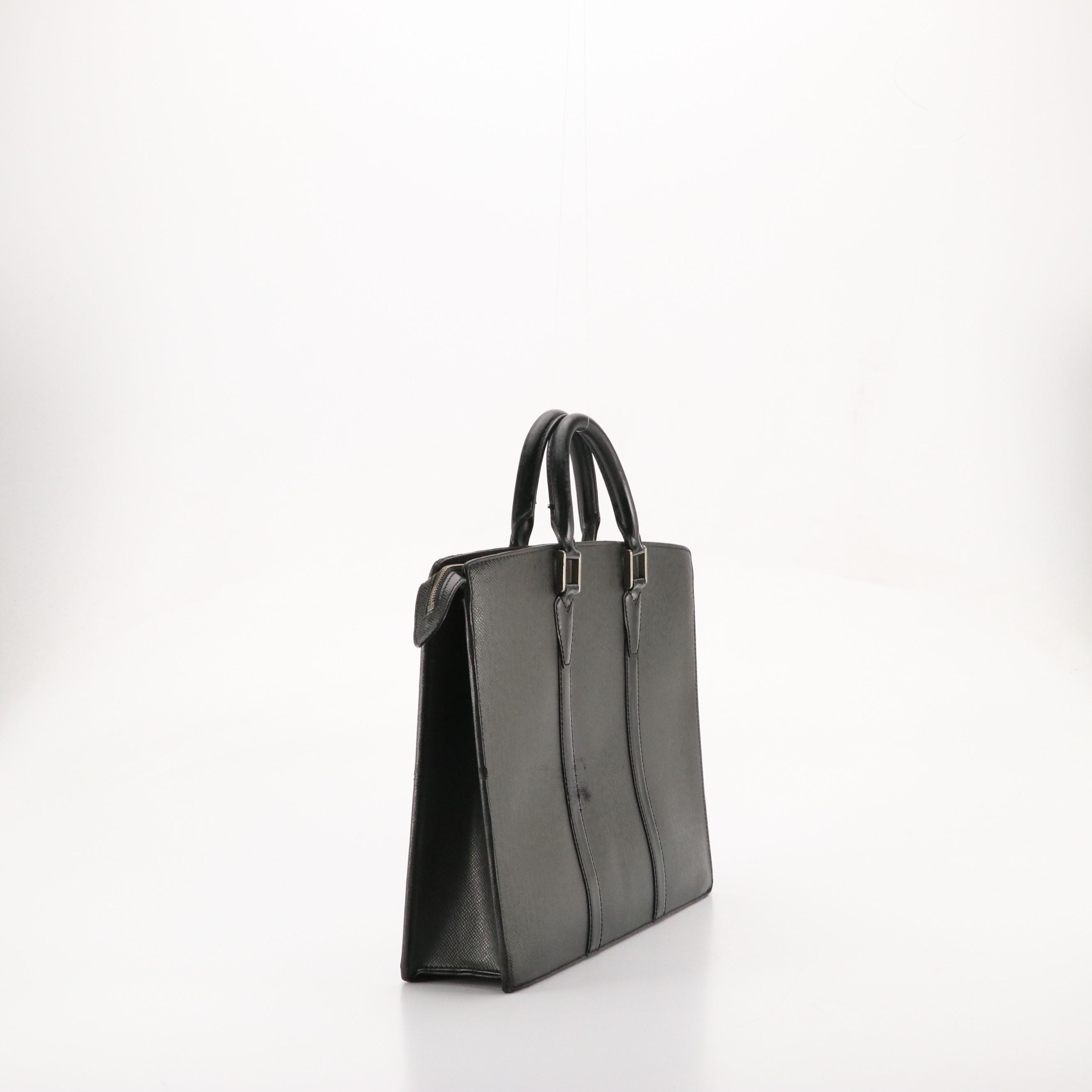 Louis Vuitton Porte-Documents Lozan in Taïga Leather