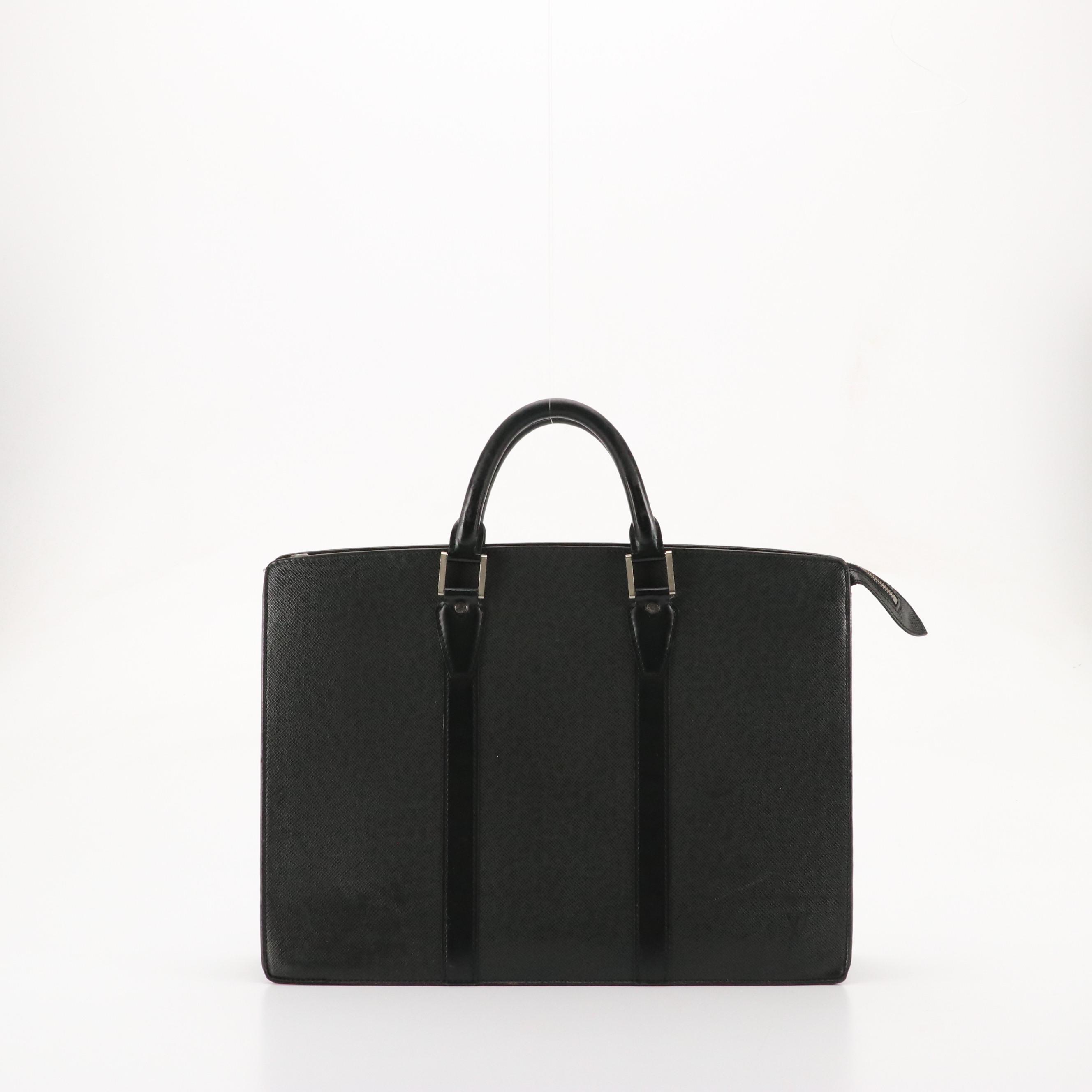 Louis Vuitton Porte-Documents Lozan in Taïga Leather