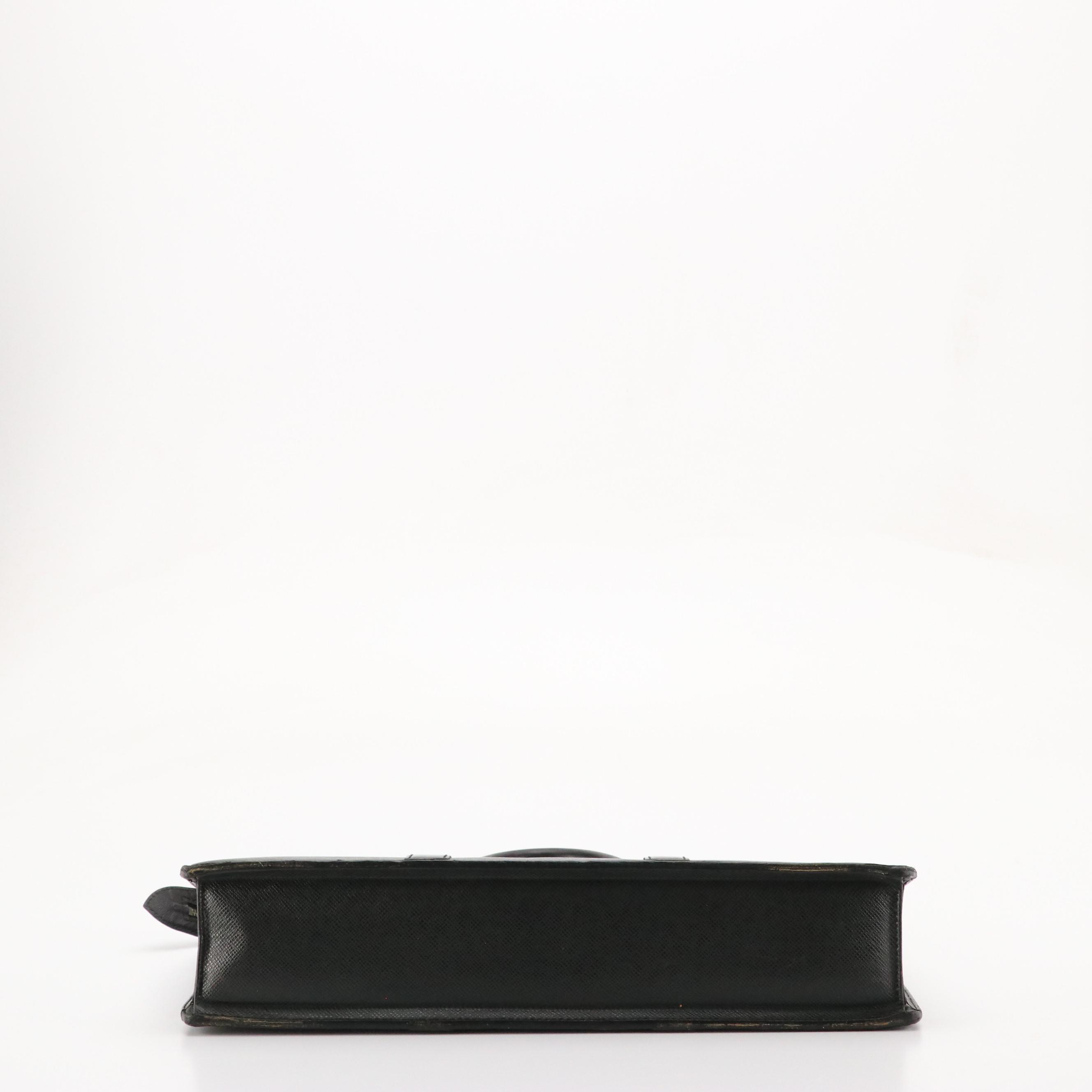 Louis Vuitton Porte-Documents Lozan in Taïga Leather