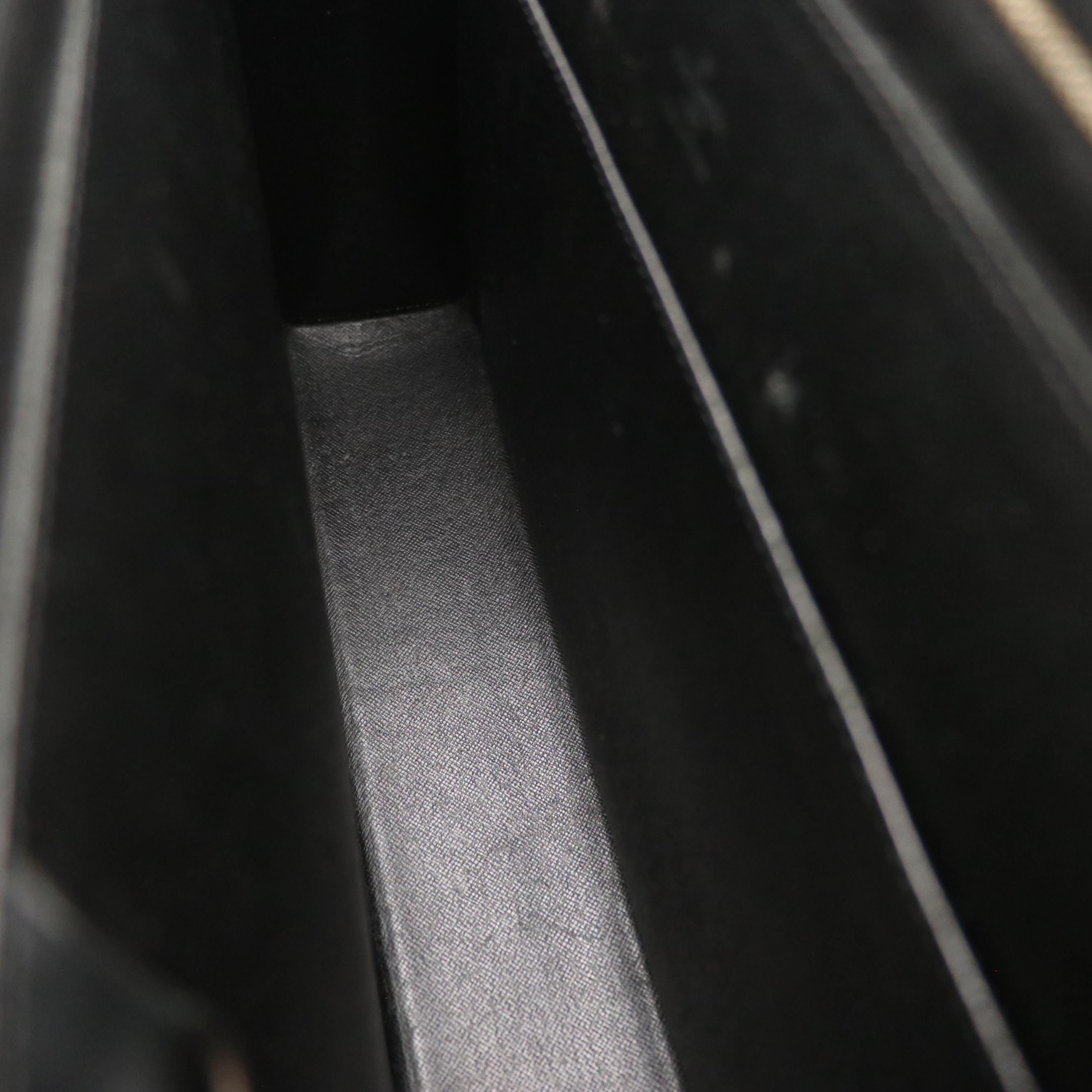 Louis Vuitton Porte-Documents Lozan in Taïga Leather