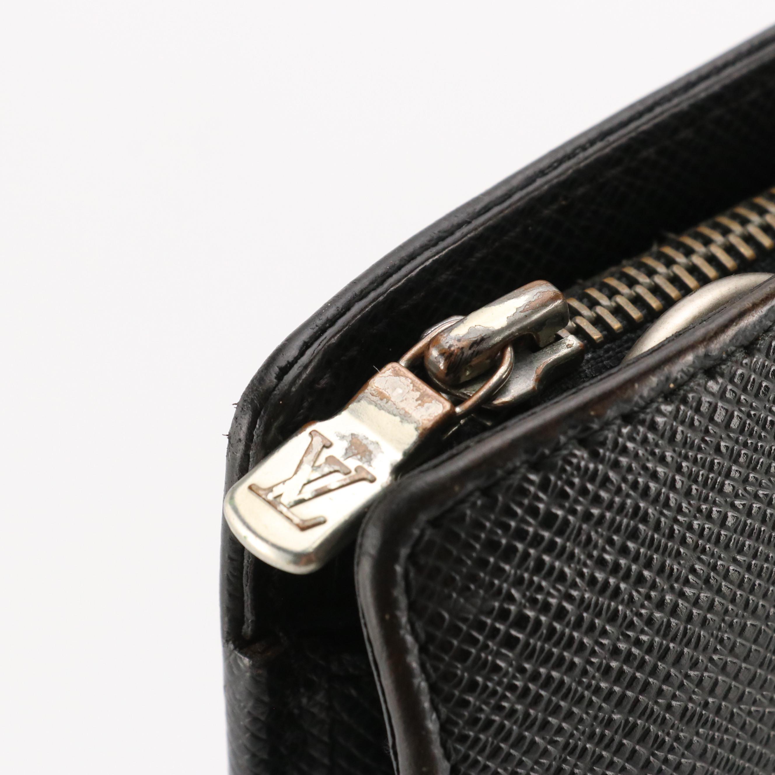 Louis Vuitton Porte-Documents Lozan in Taïga Leather