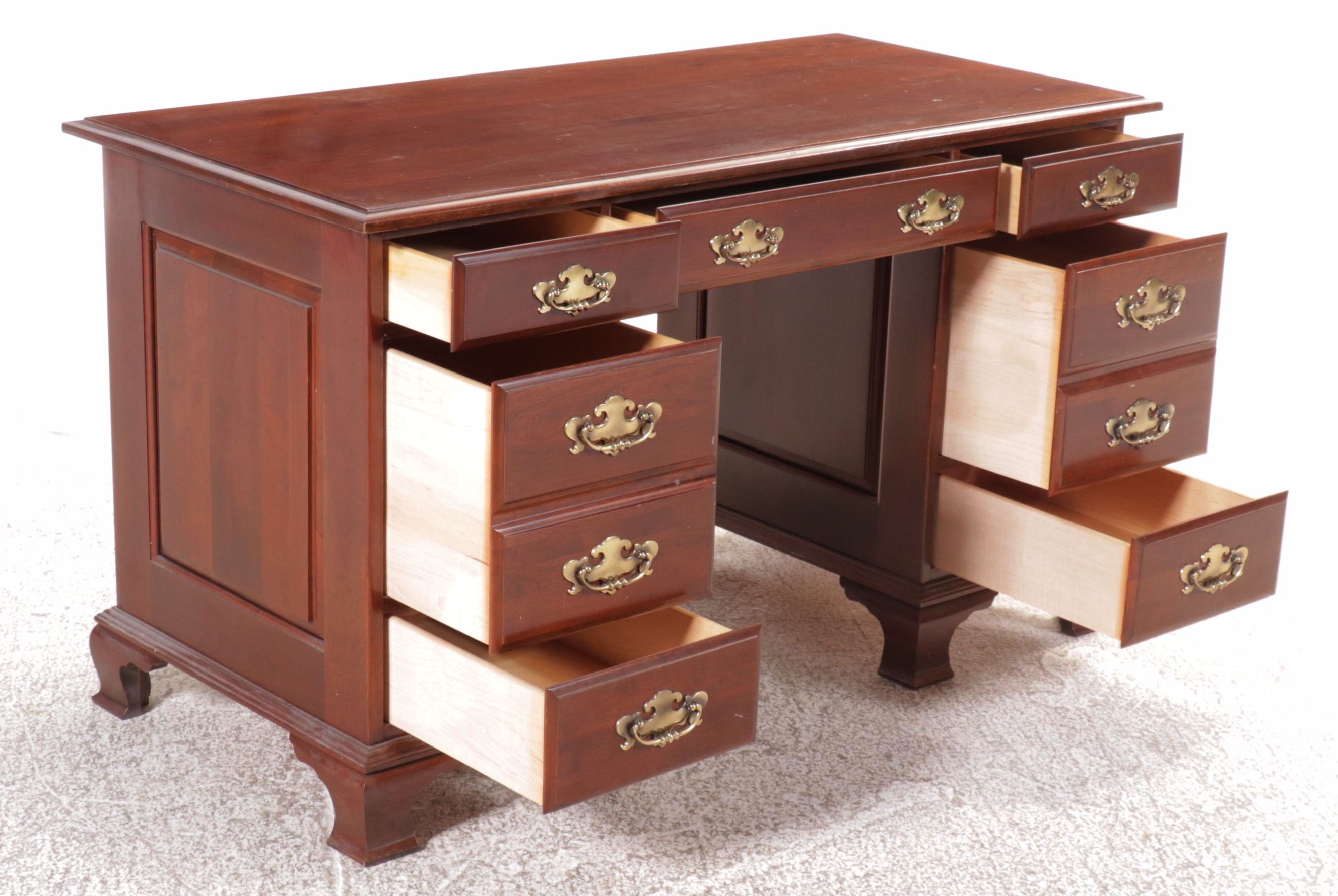 Chatauqua Colonial Federal Style Mahogany Desk, Late 20th Century