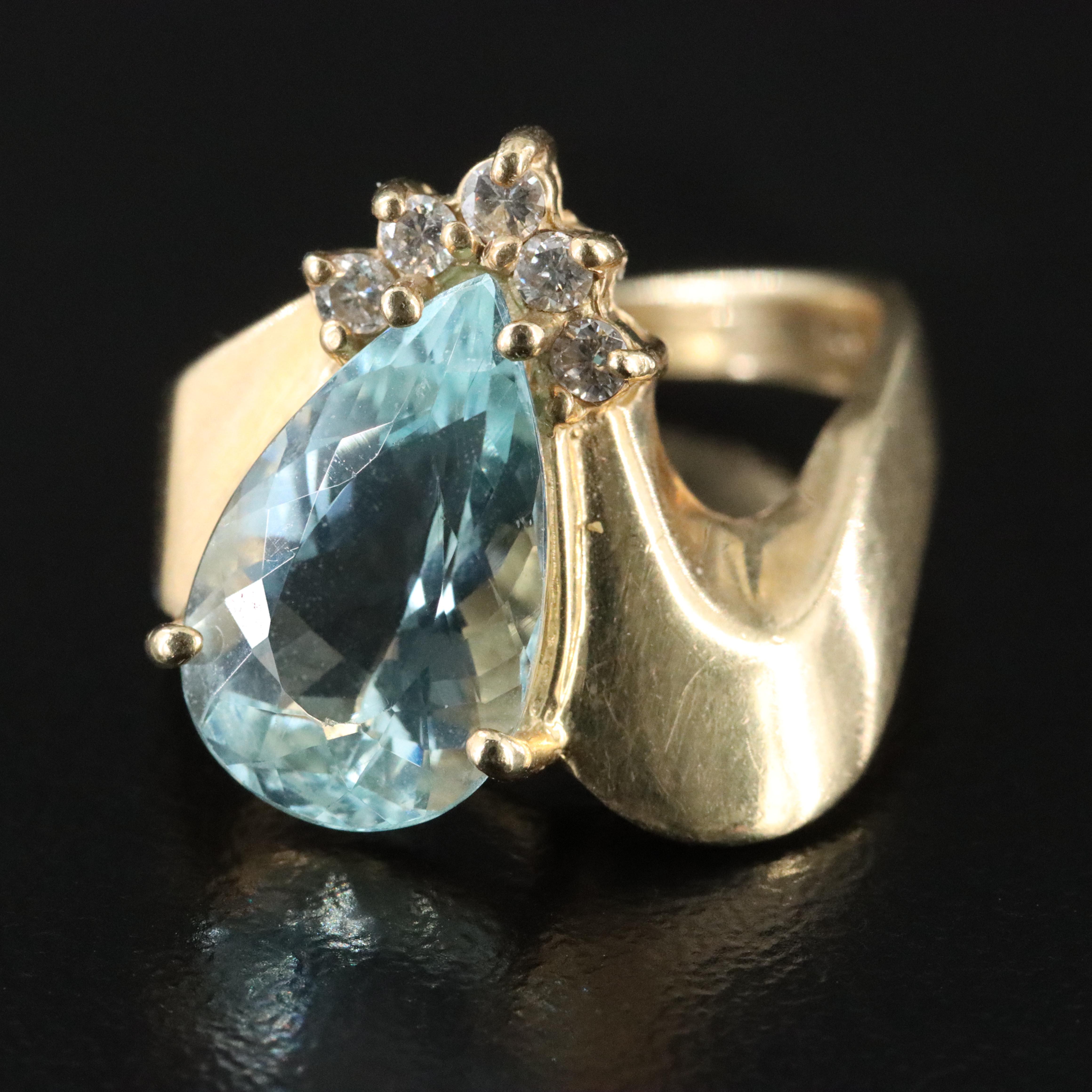 14K 3.31 CT Aquamarine and Diamond Ring