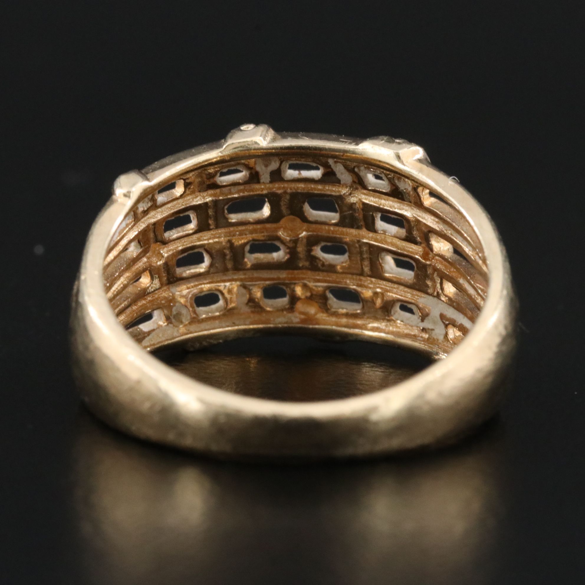 10K Ring with Diamond-Cut Accents