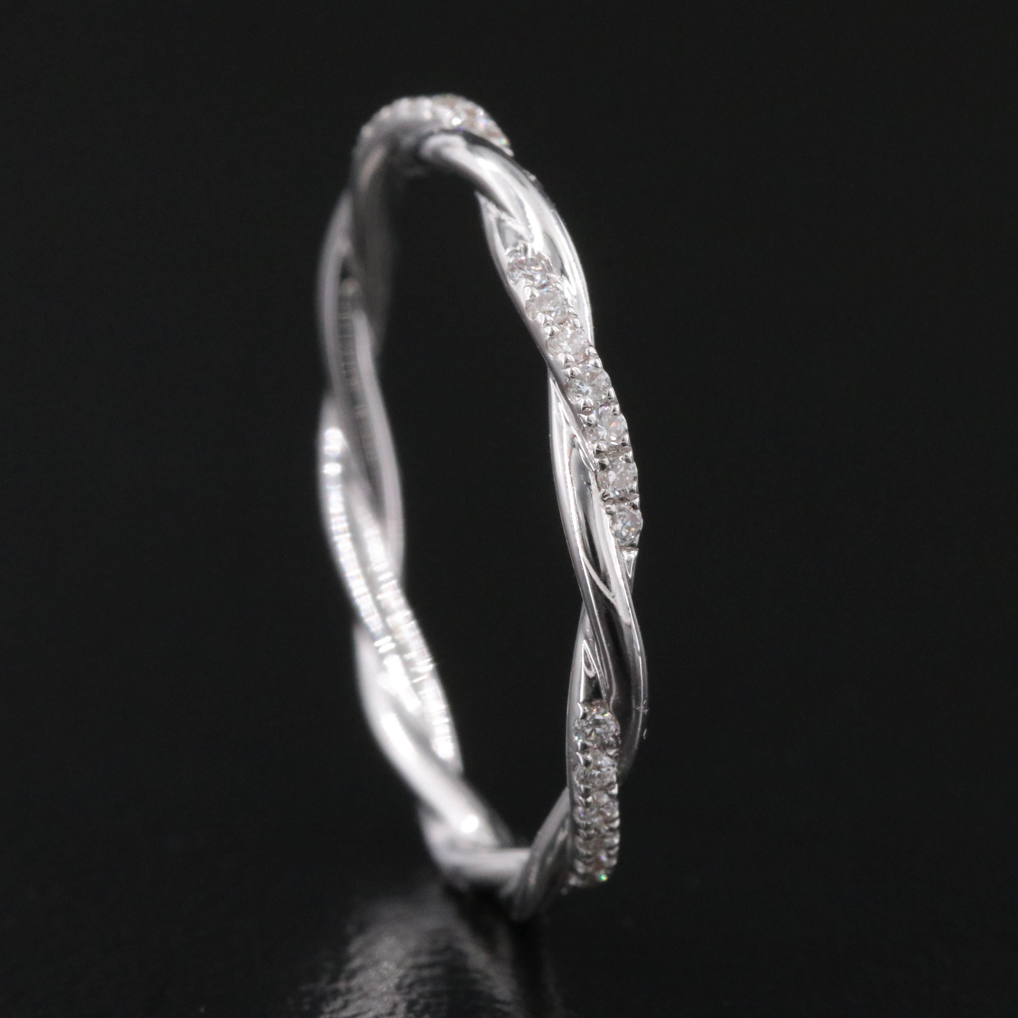 18K 0.14 CTW Lab Grown Diamond Twisted Band