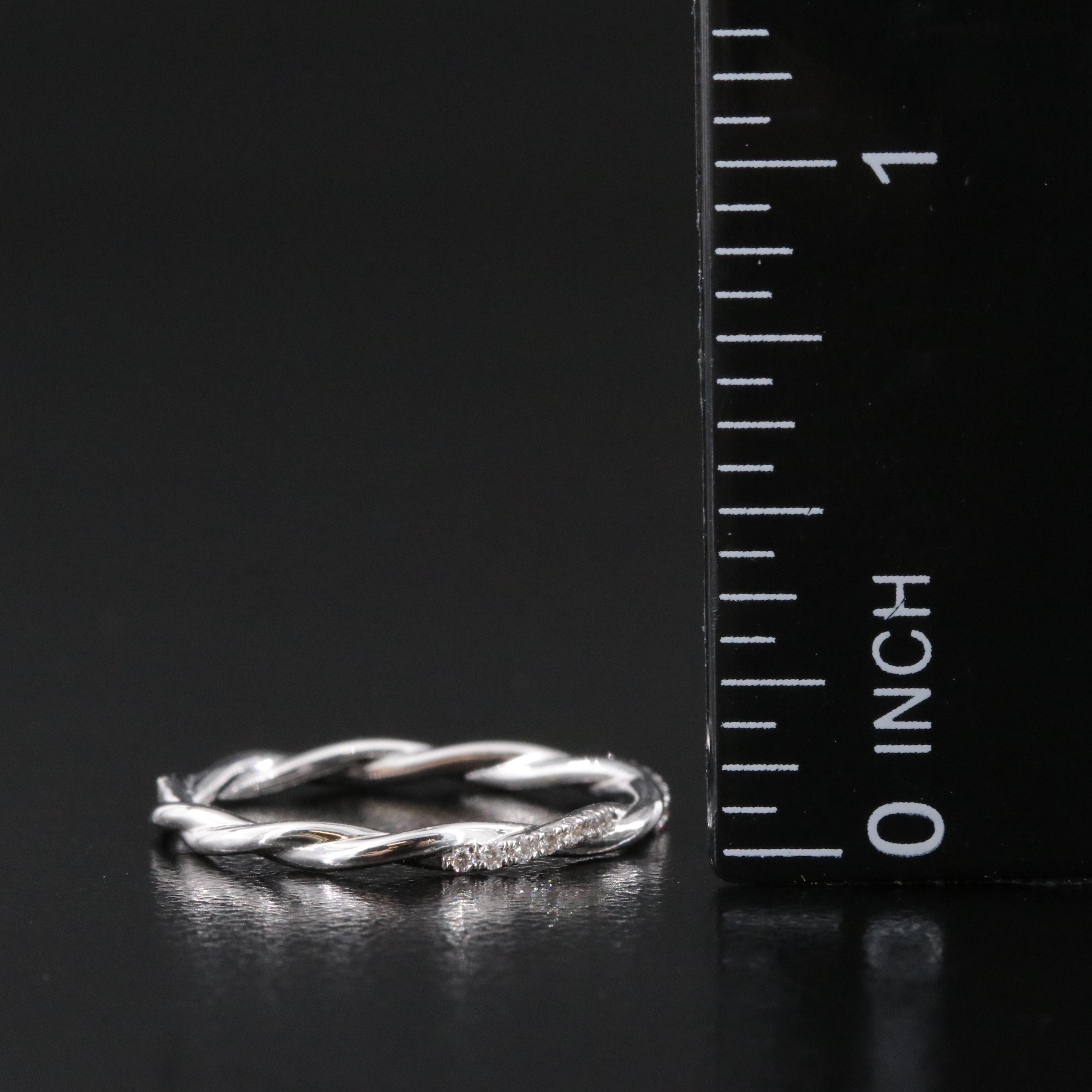 18K 0.14 CTW Lab Grown Diamond Twisted Band