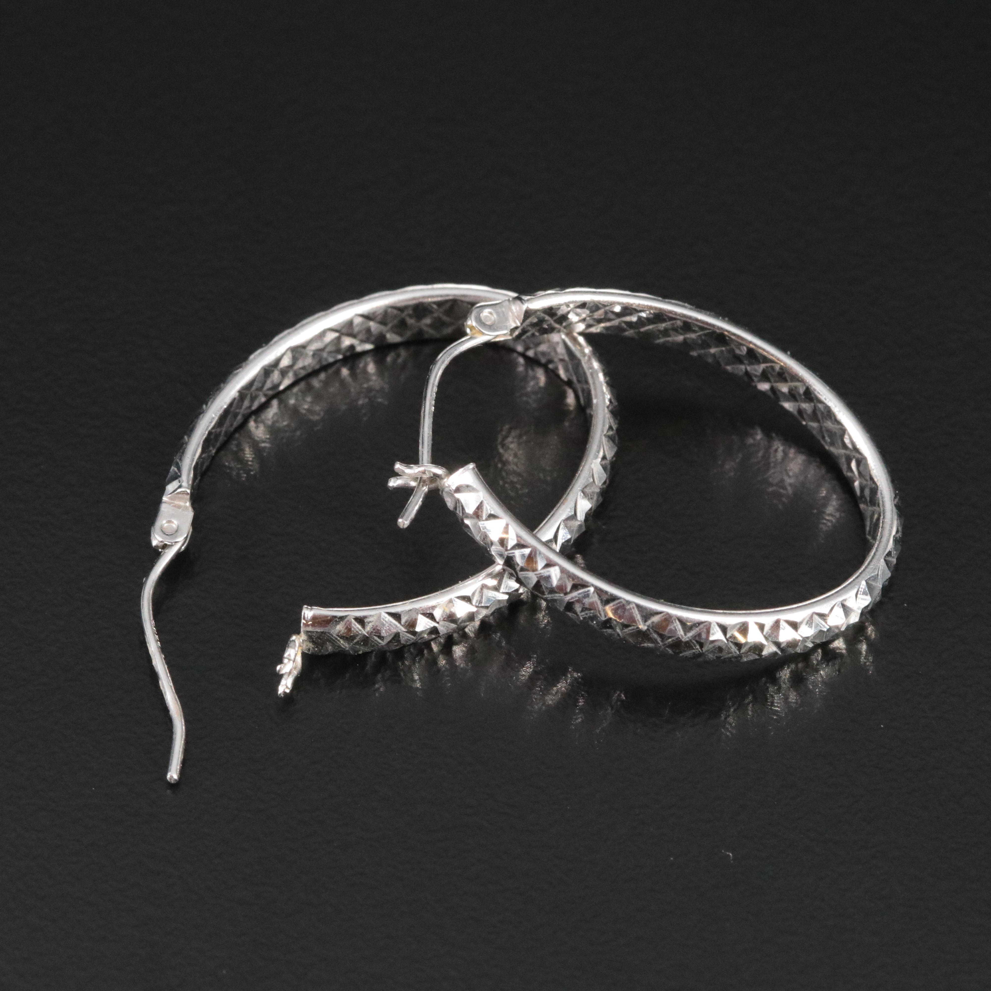 14K Oval Hoop Earrings with Diamond-Cut Finish