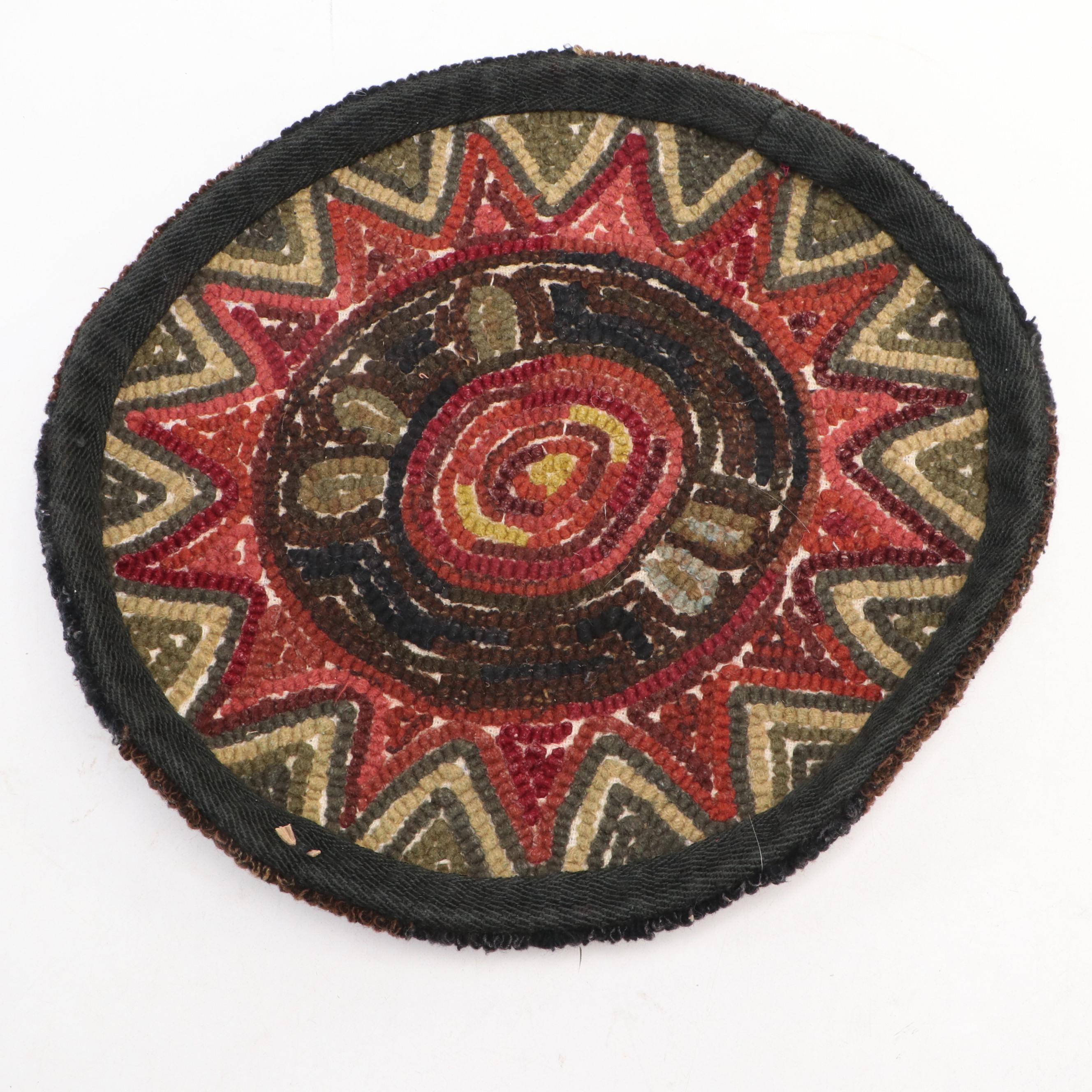 1'4 Round Hand-Hooked Floral Accent Rug