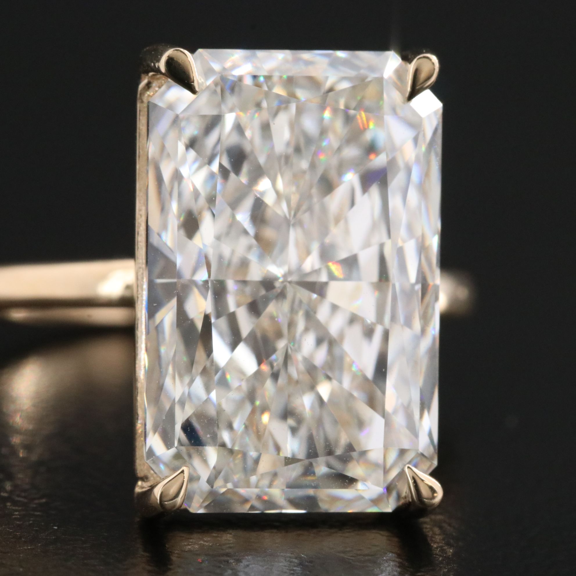 14K 9.01 CT Lab Grown Diamond Solitaire Ring with IGI Report