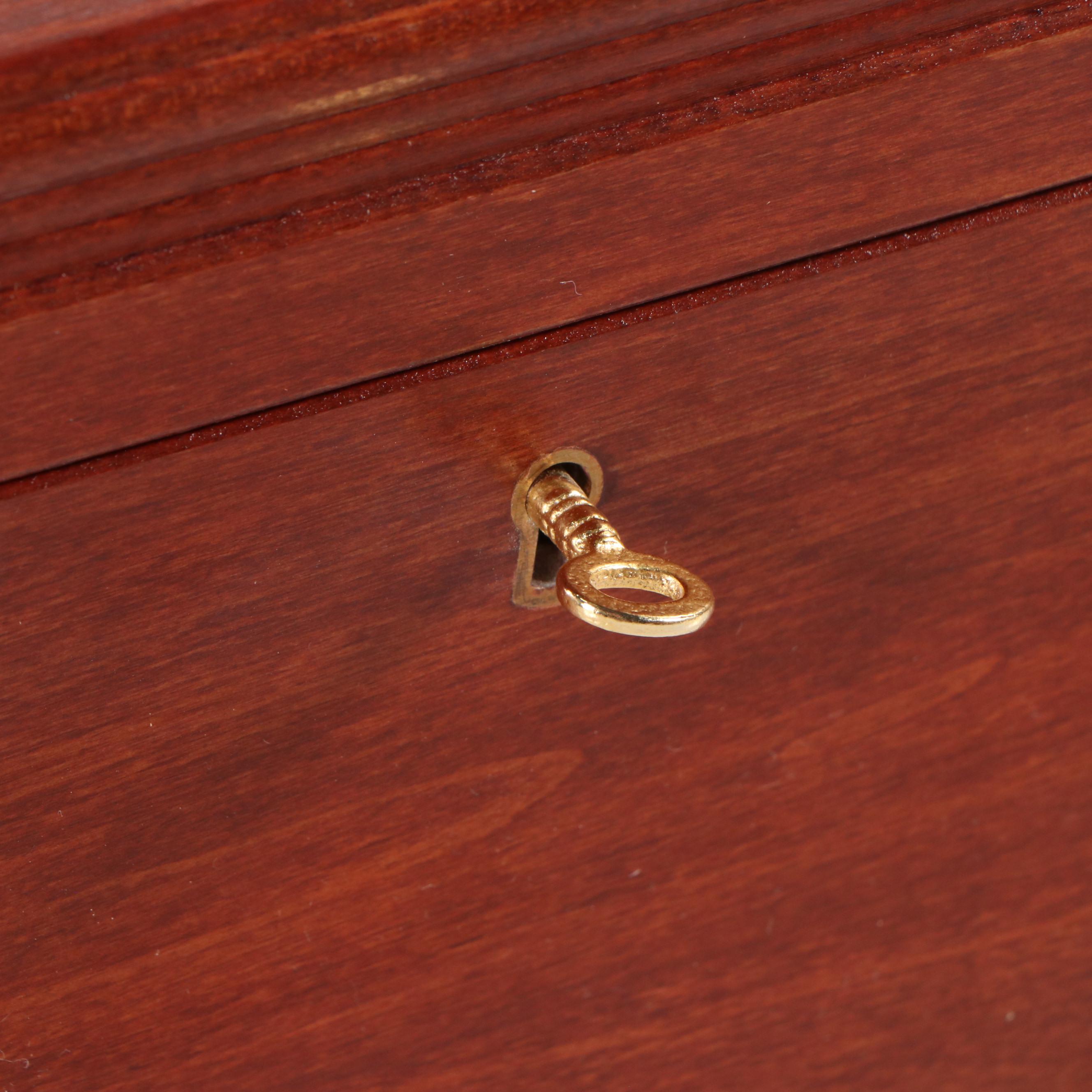 Glass Lidded Mahogany Humidor with Cedar Liner and Tray