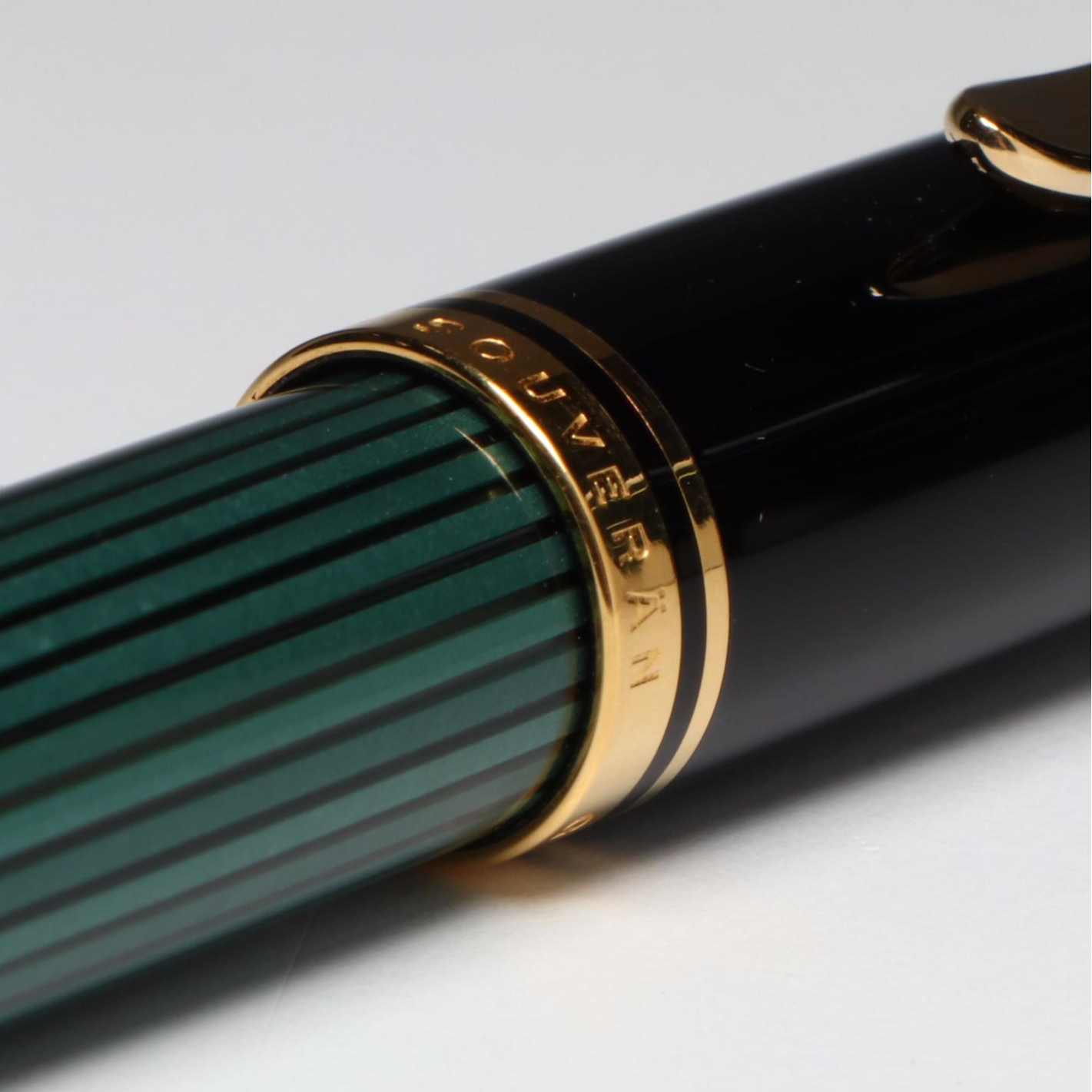 Pelikan Souverän R800 Green and Black Rollerball Pen