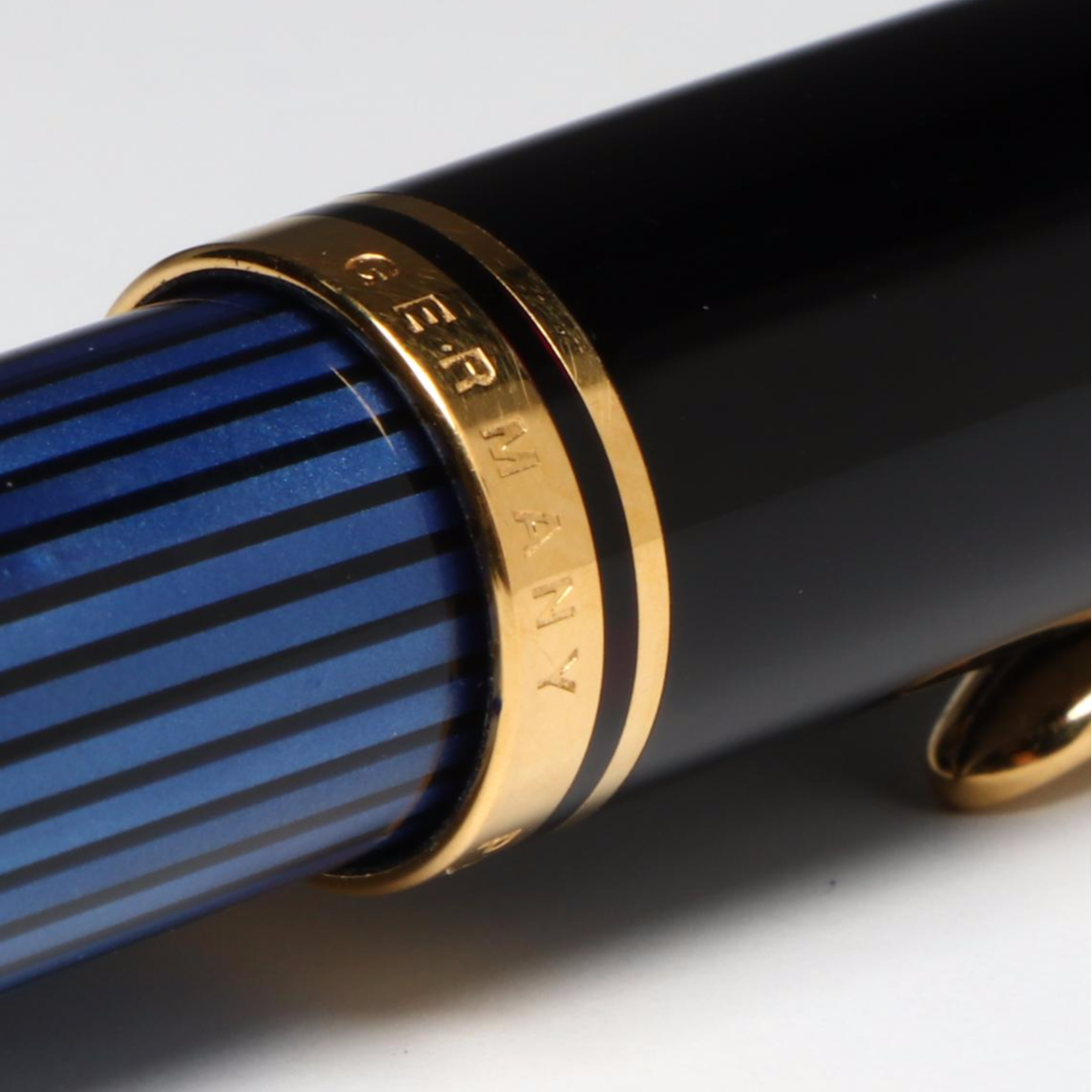 Pelikan Souverän R800 Blue and Black Rollerball Pen