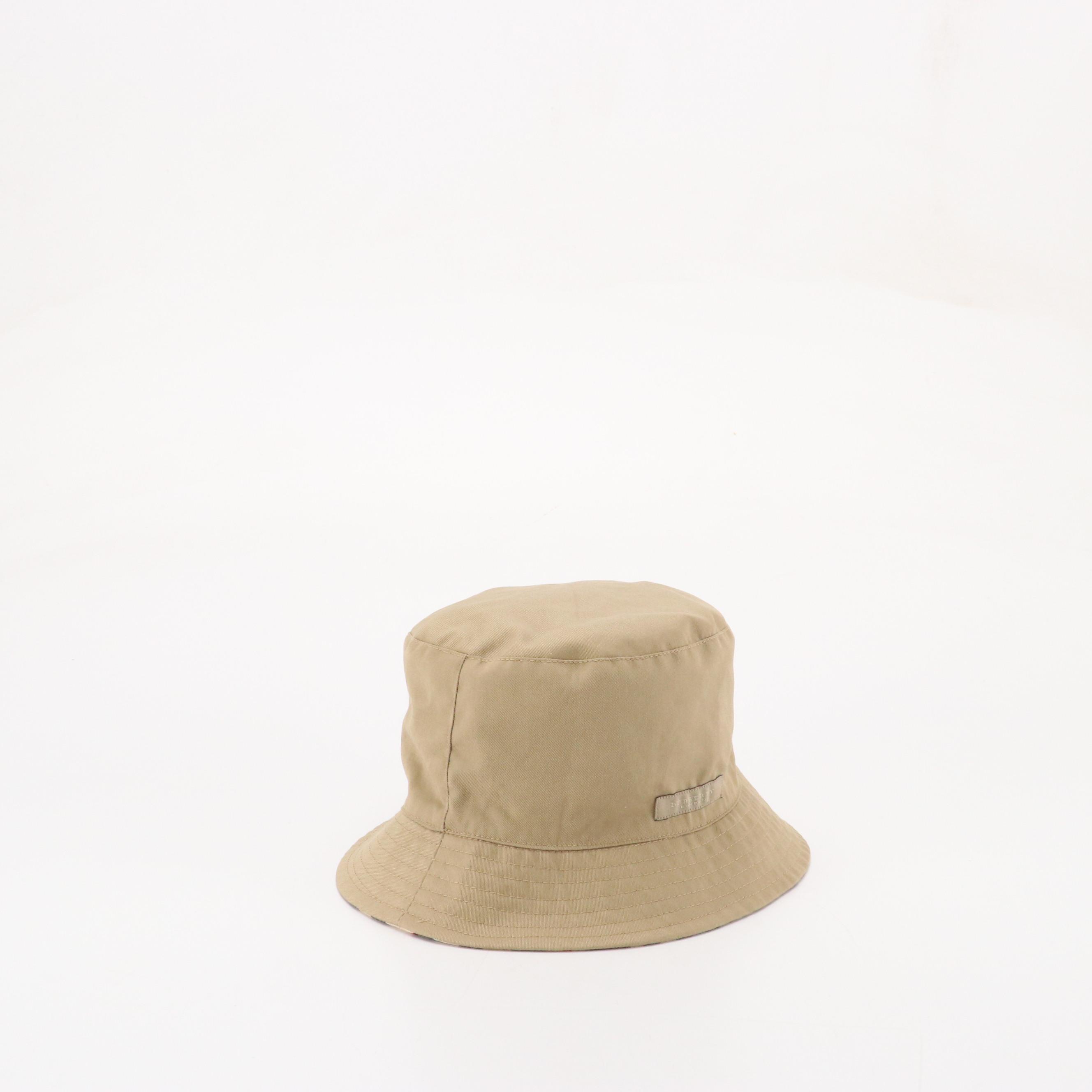 Burberry Reversible Bucket Hat in Beige/Nova Check