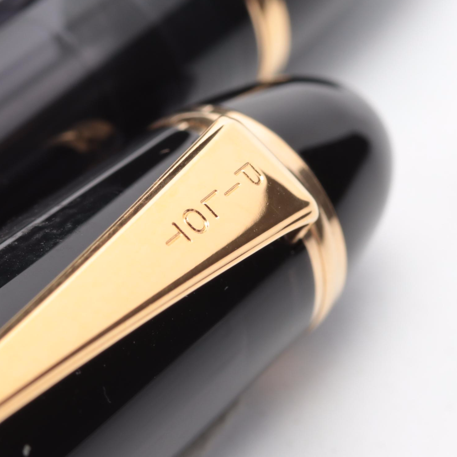 Pilot "Custom 823" Black Smoke Fountain Pen