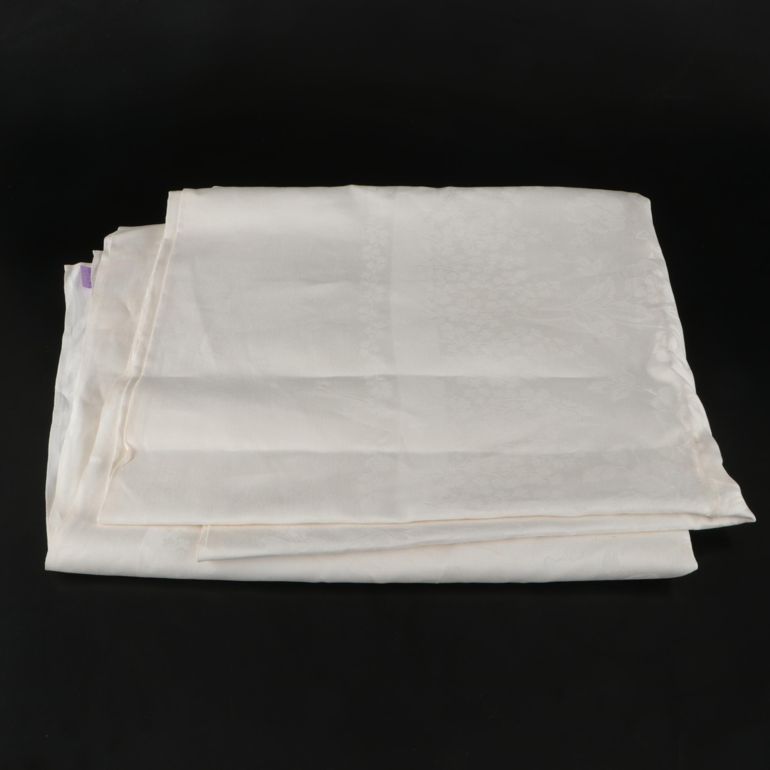 Spode "Christmas Tree" Porcelain Tableware with Seasonal Tablecloths