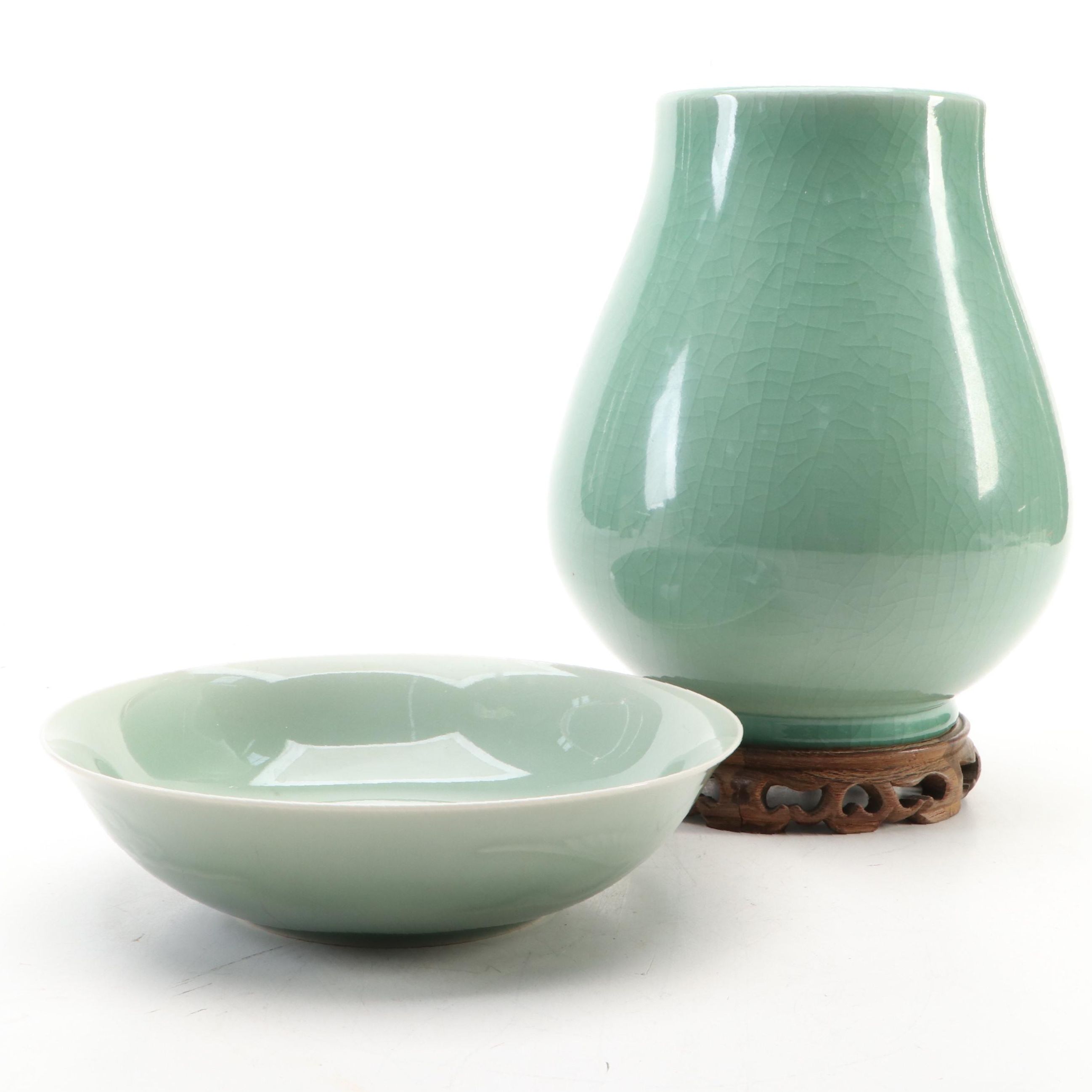 Chinese Porcelain Celadon Bowl with Vase and Carved Wood Base