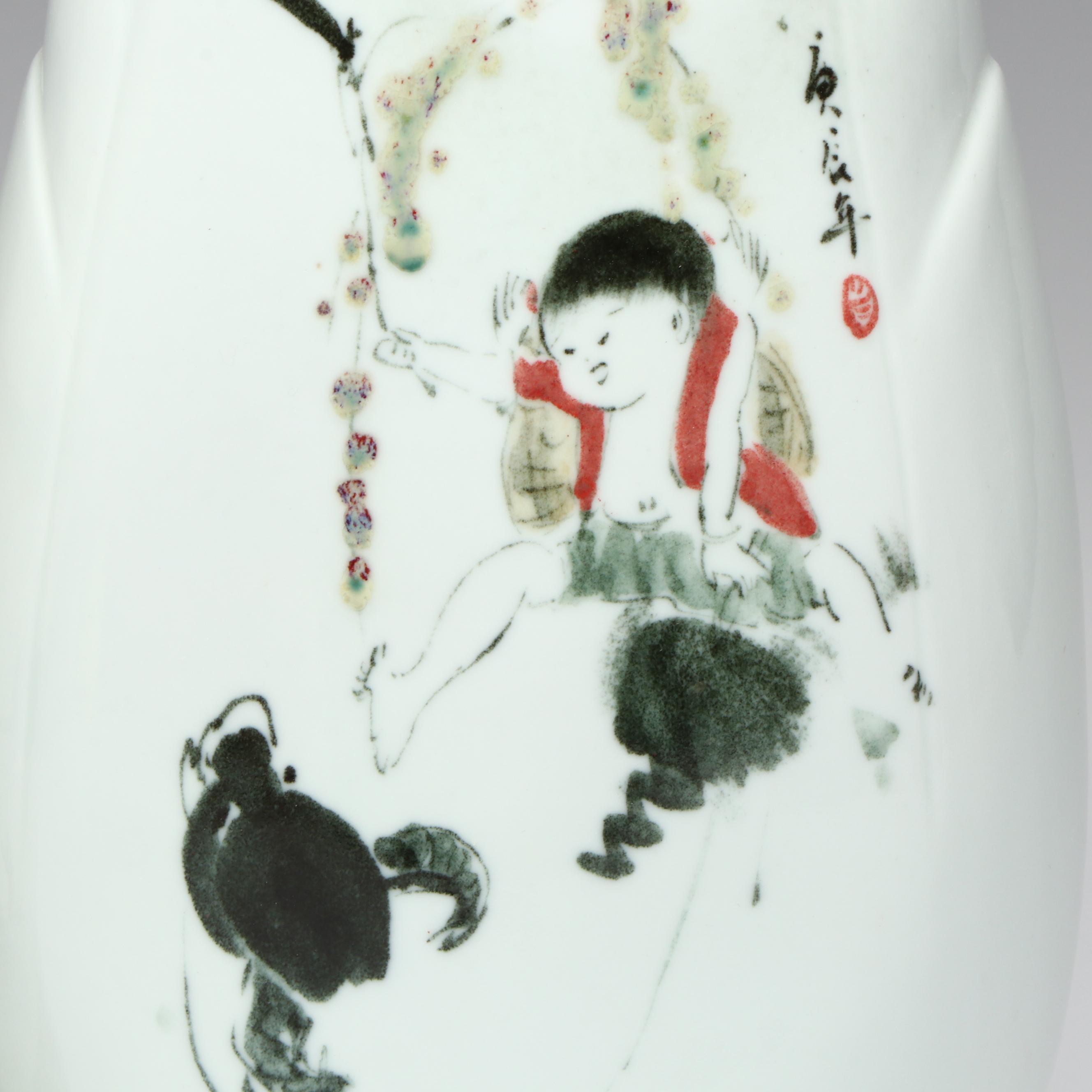 Chinese Porcelain Hat Stand and FS Porcelain Shaped Vase