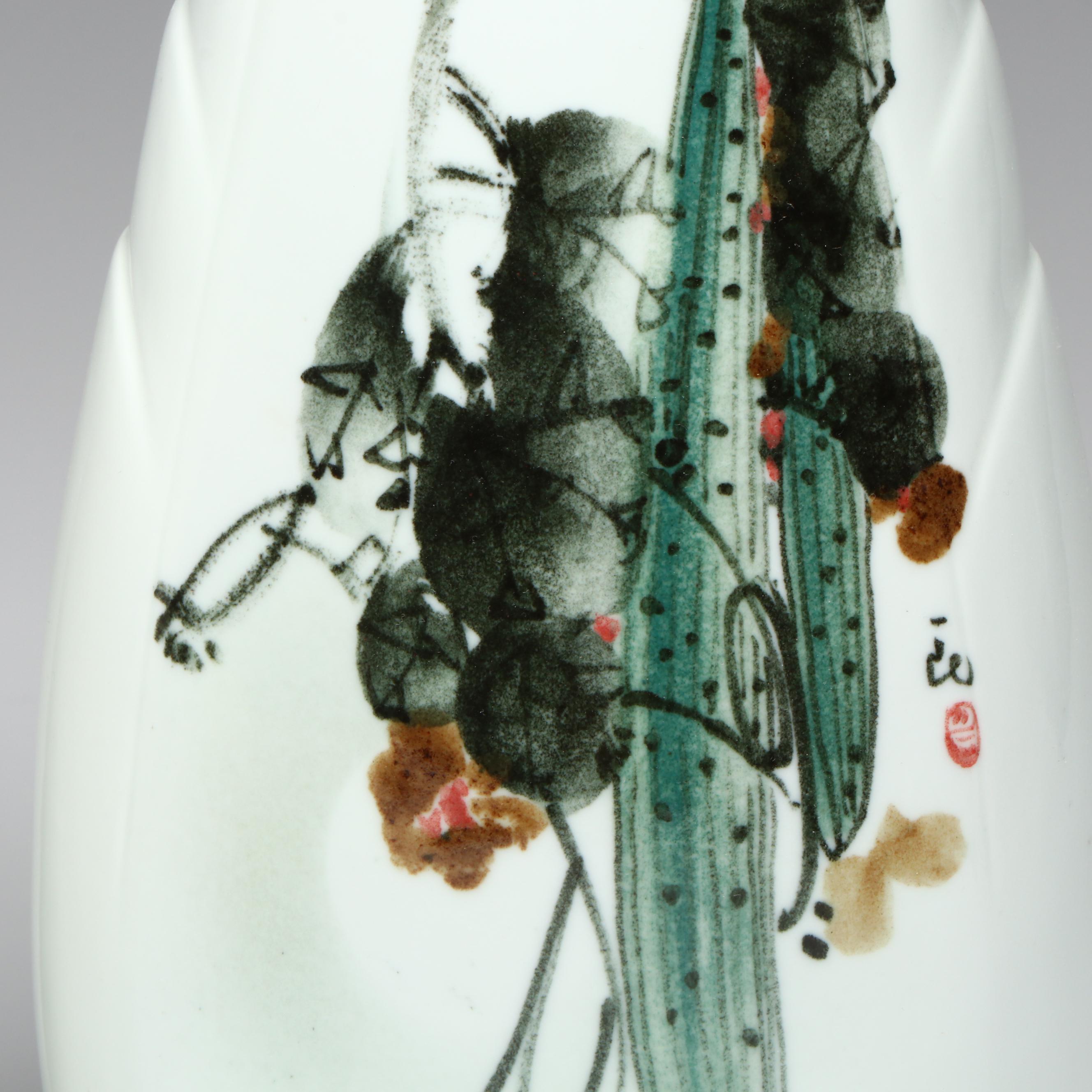 Chinese Porcelain Hat Stand and FS Porcelain Shaped Vase