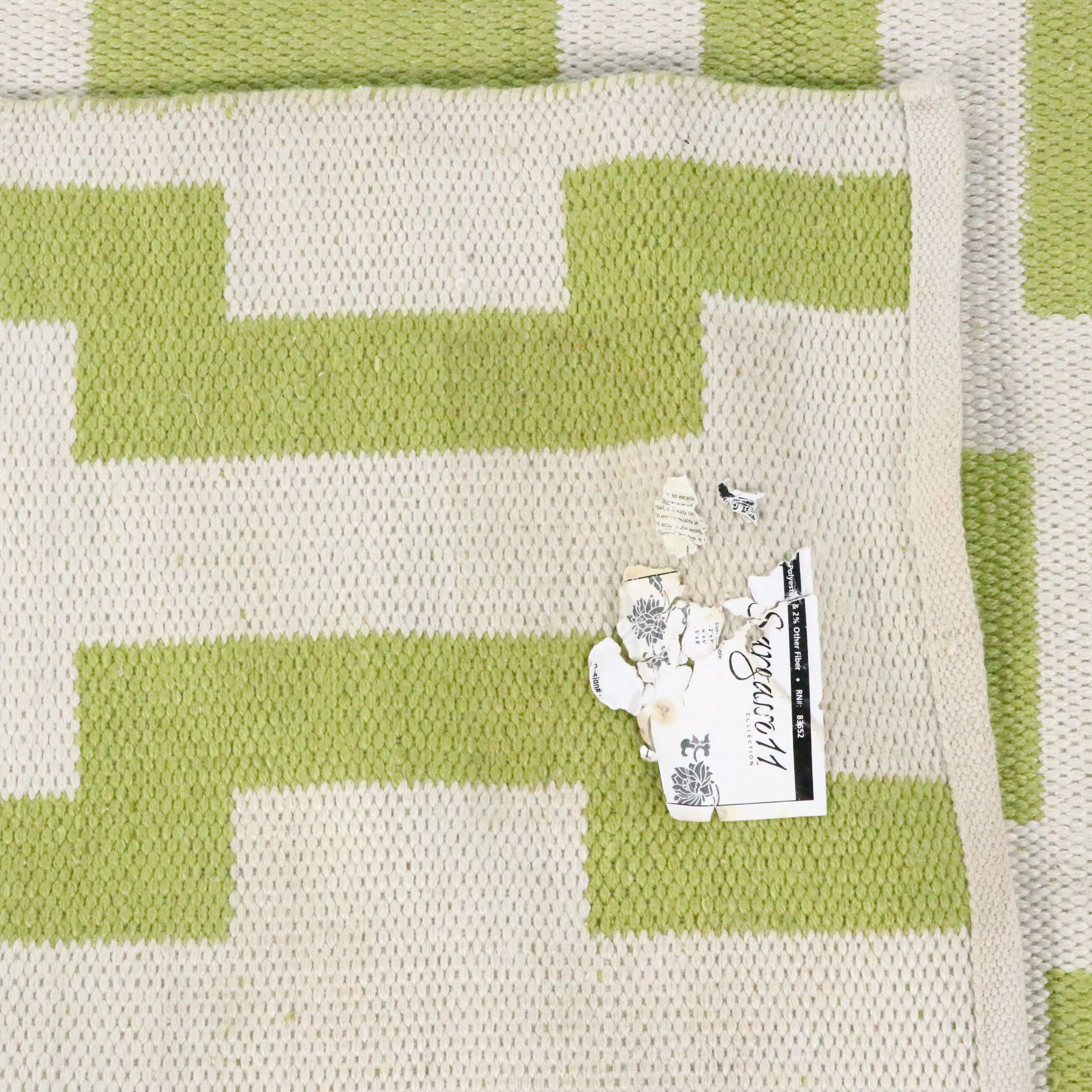5'1 x 8'1 Handwoven Contemporary Green and White Area Rug