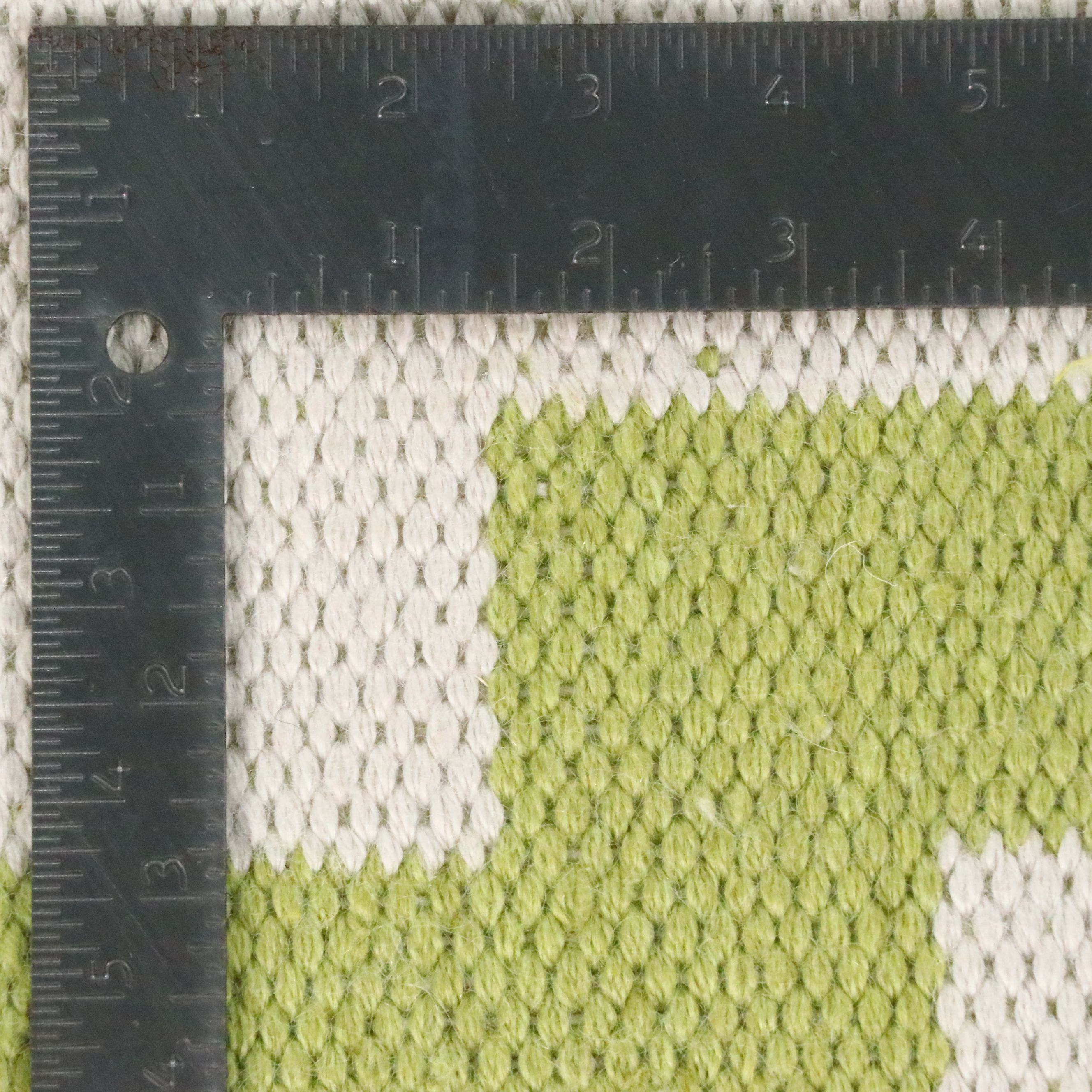 5'1 x 8'1 Handwoven Contemporary Green and White Area Rug