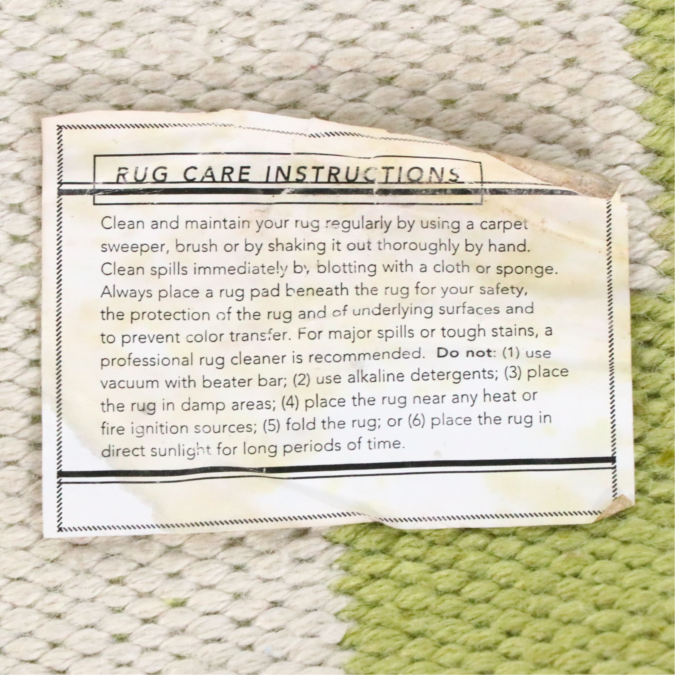 5'1 x 8'1 Handwoven Contemporary Green and White Area Rug