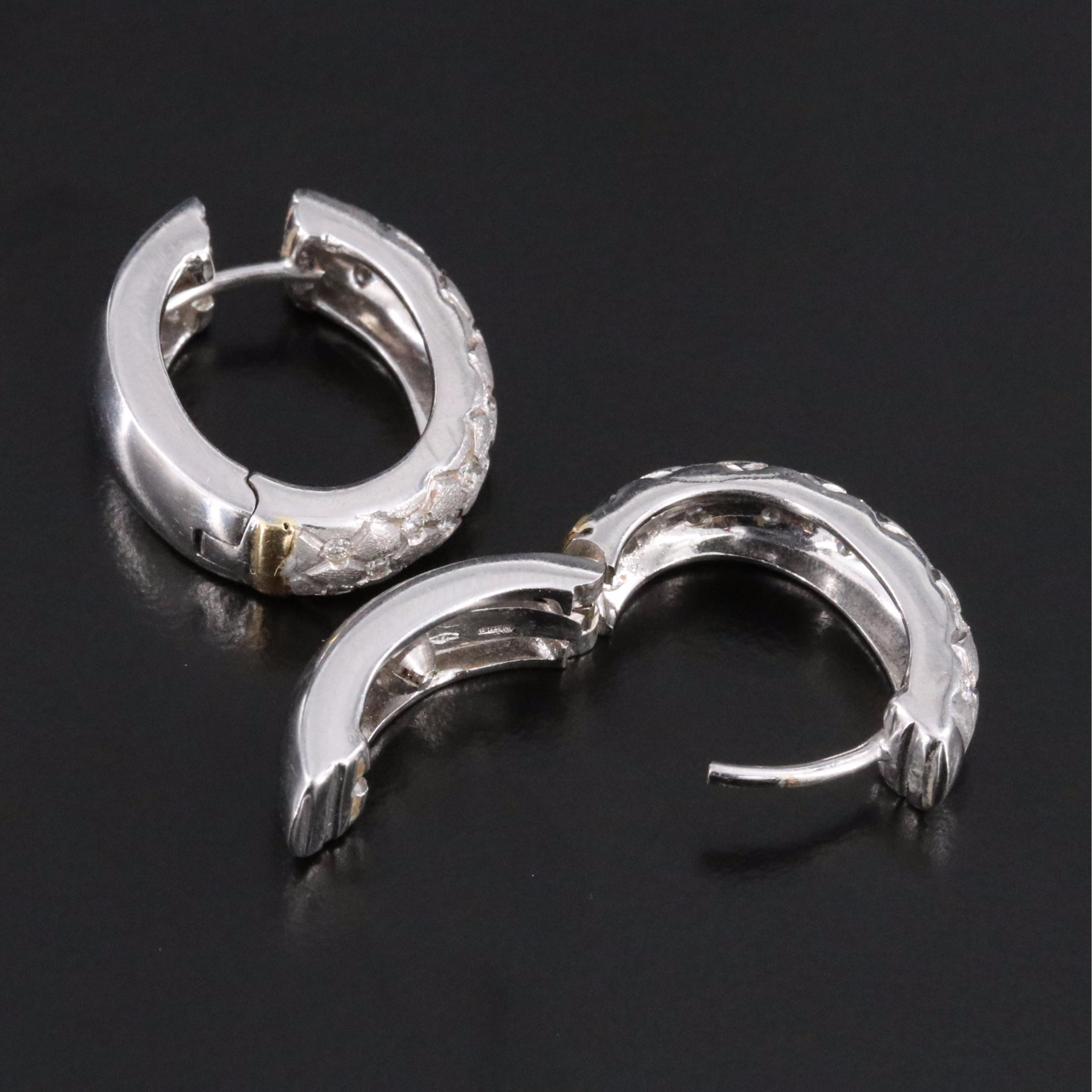 18K 0.50 CTW Diamond Quilt Textured Oval Hoop Earrings