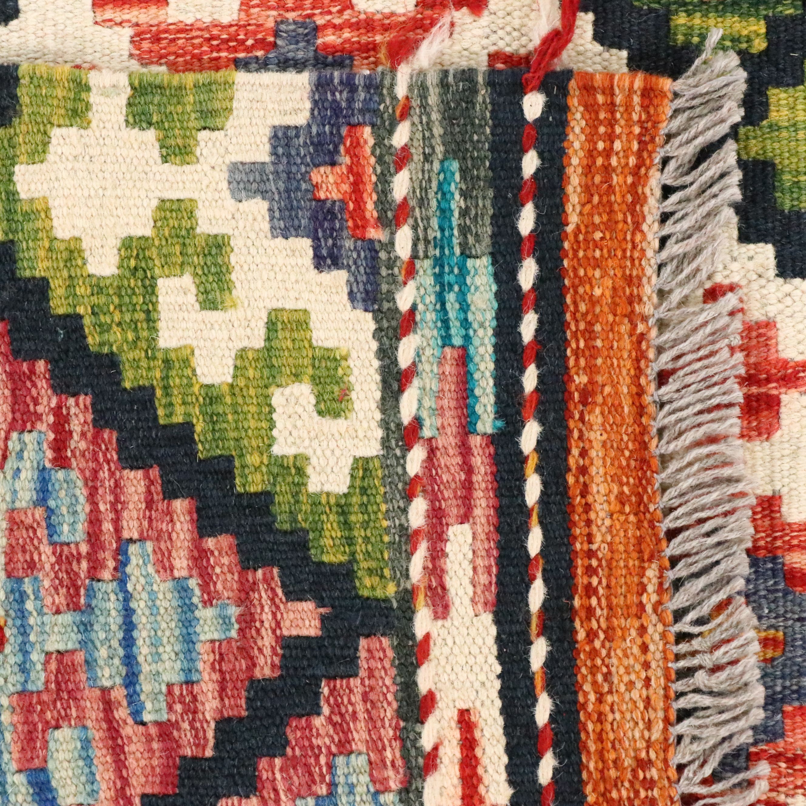 5'9 x 8'5 Handwoven Pakistani Kilim Area Rug