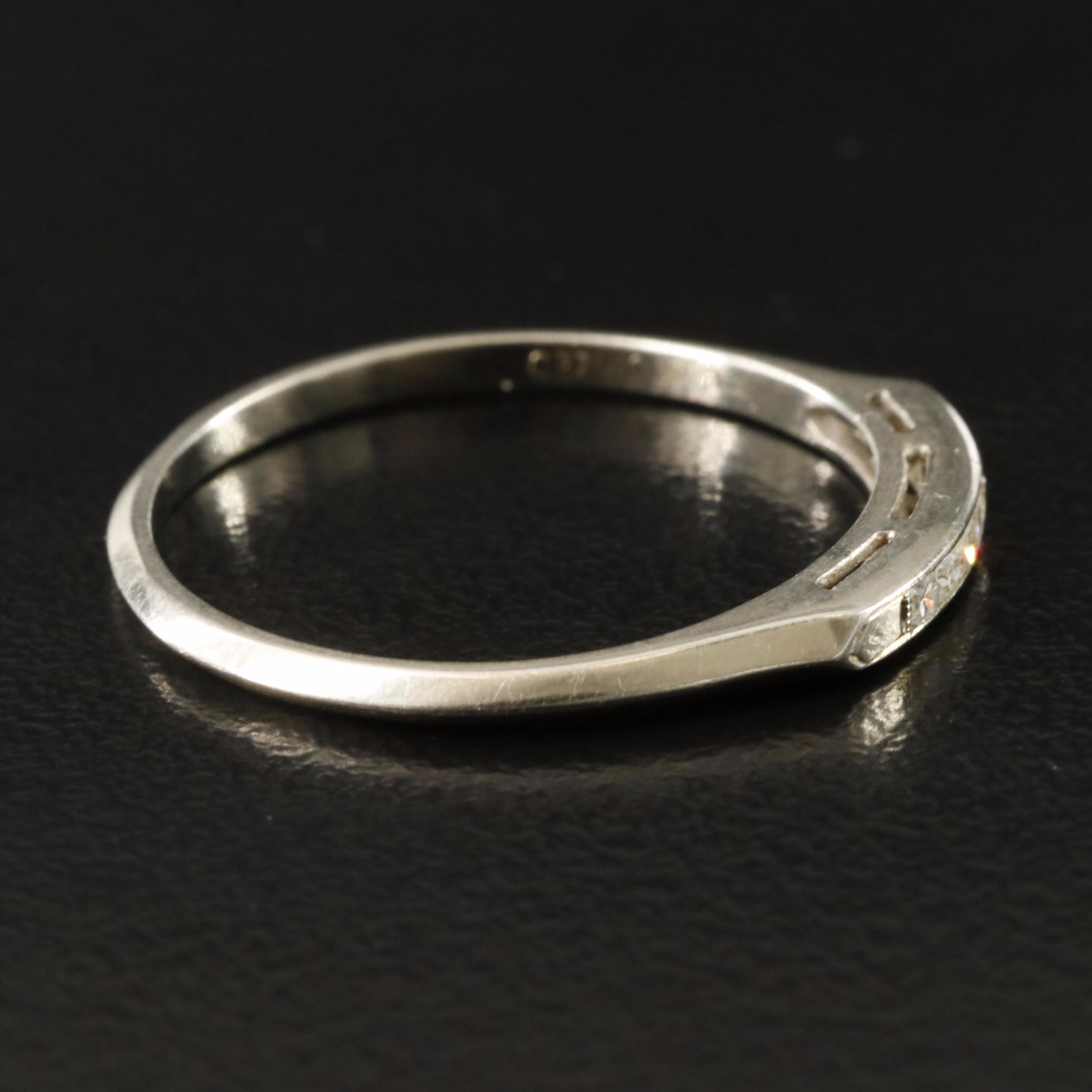 18K 0.09 CTW Diamond Ring