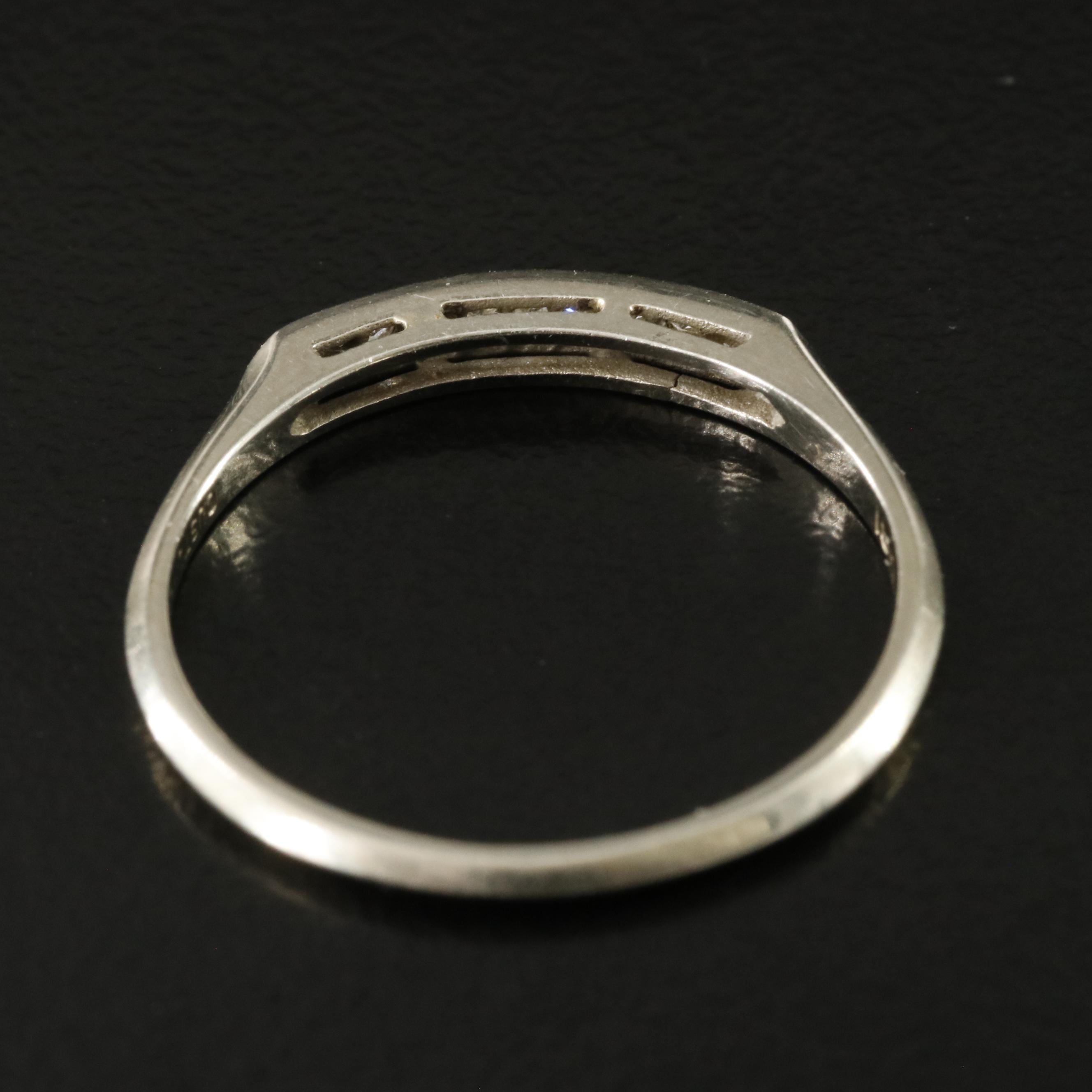 18K 0.09 CTW Diamond Ring