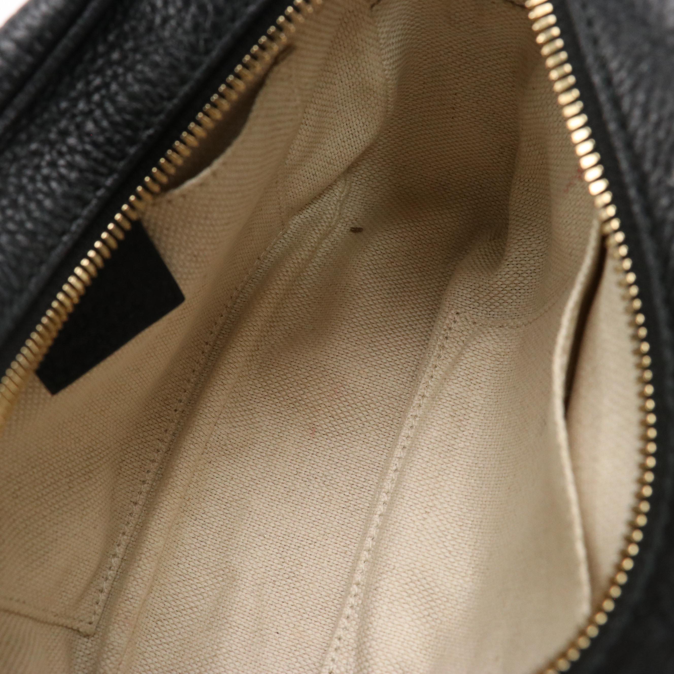 Gucci Black Calfskin Grain Leather Soho Disco Crossbody Bag with Tassel Zip