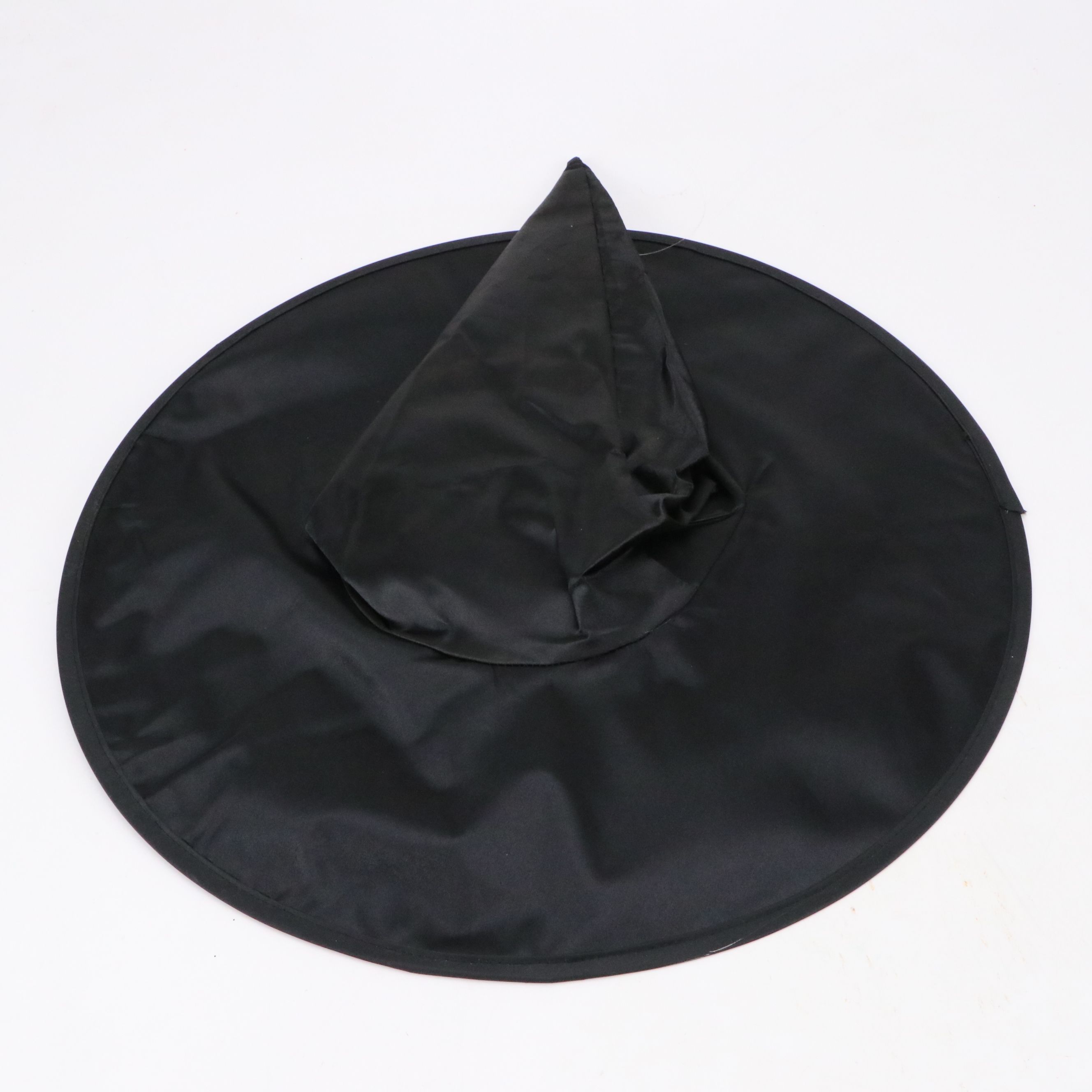 Cauldron Wax Melter, Witch Hats and Other Halloween Décor Items