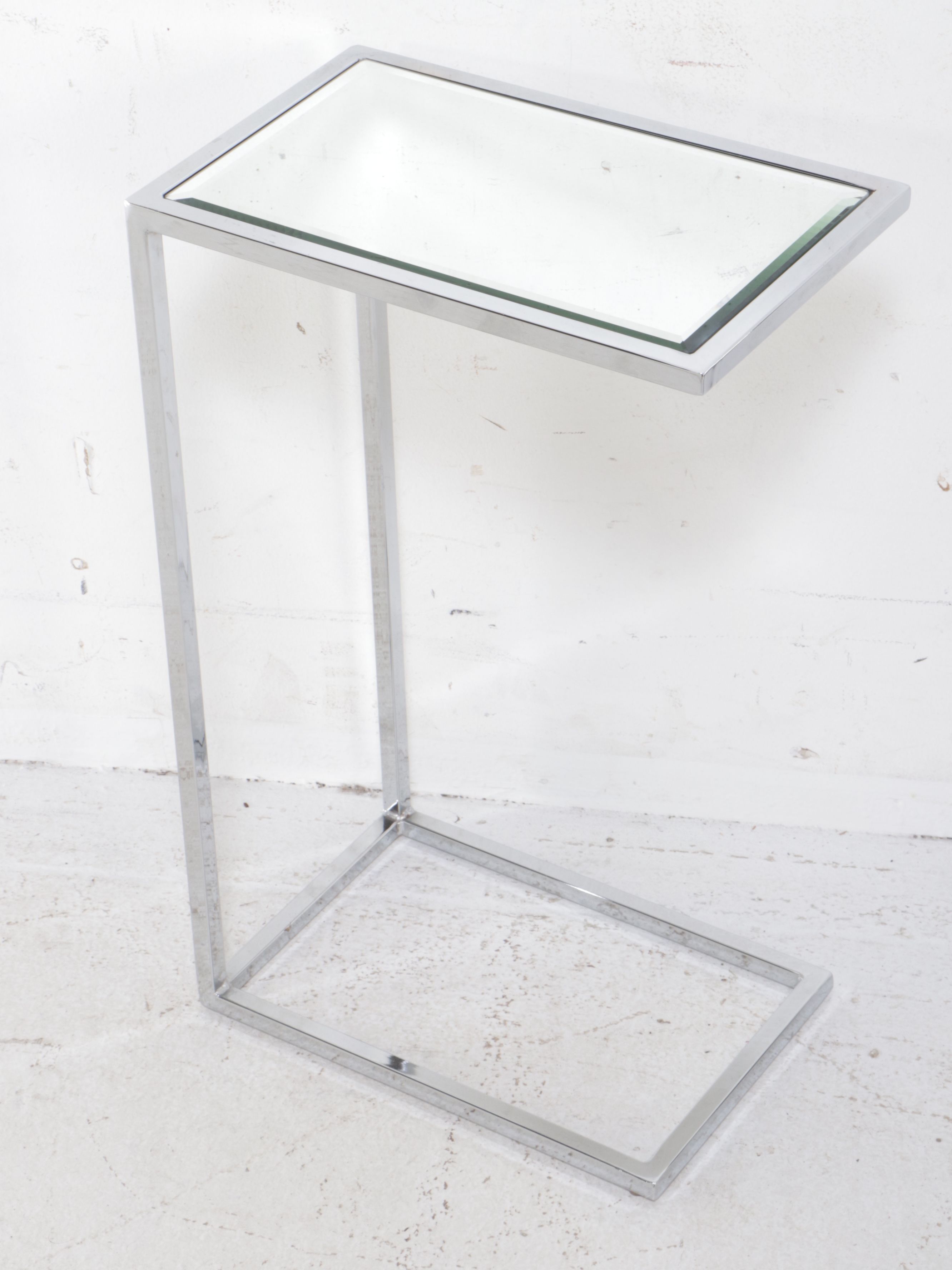 Modern Scalloped Wall Mirror with Floor Lamp and Mirrored Accent Table