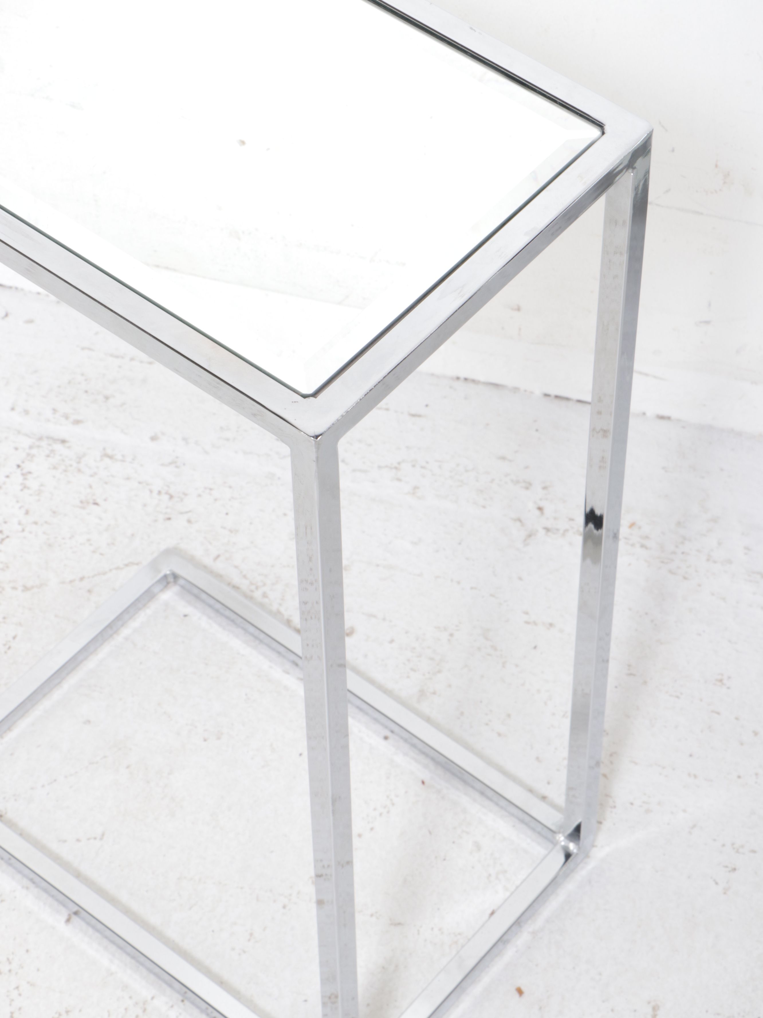 Modern Scalloped Wall Mirror with Floor Lamp and Mirrored Accent Table